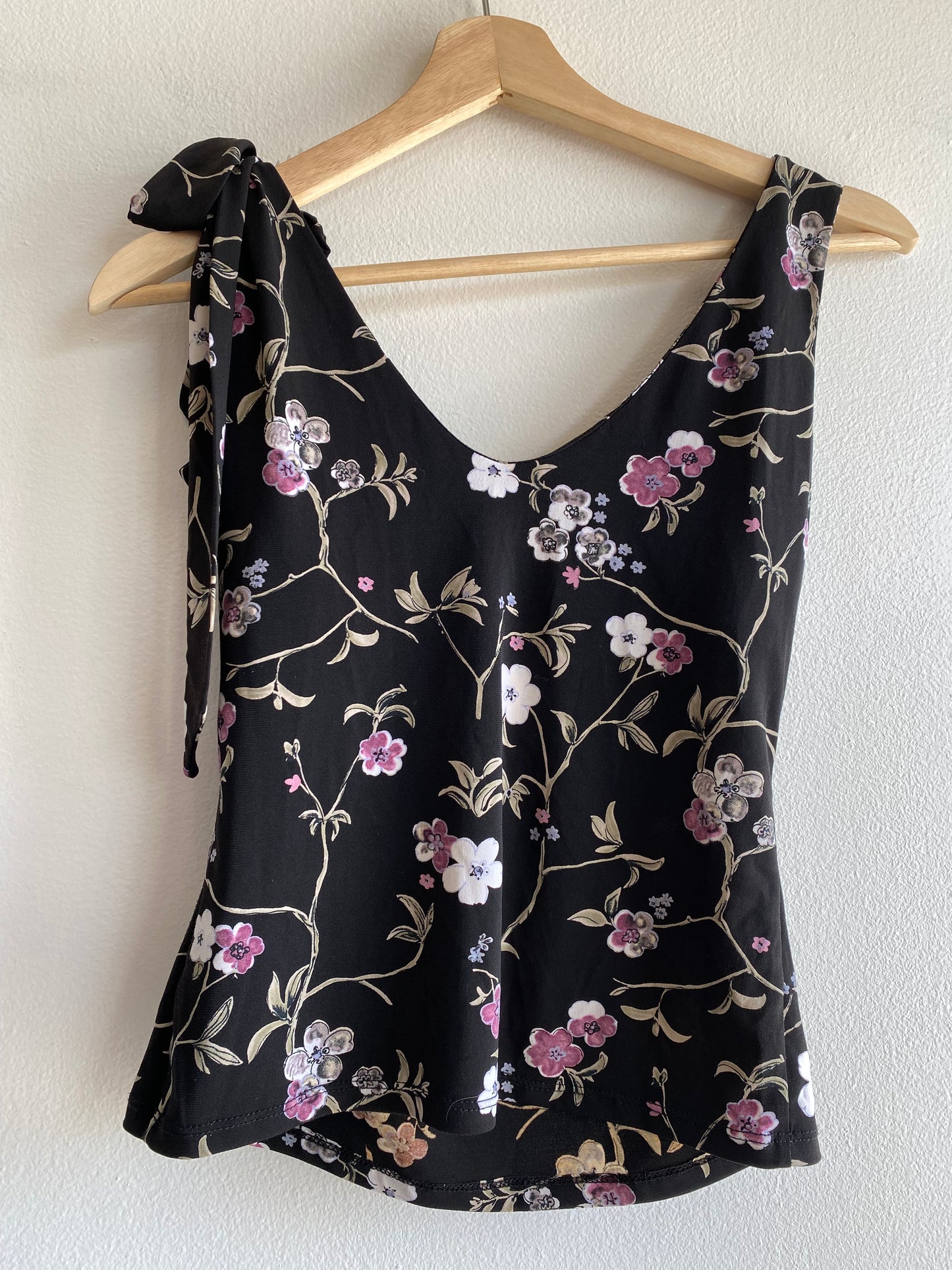 Vintage Y2K Guess Jeans Black & Purple Floral Tank Top