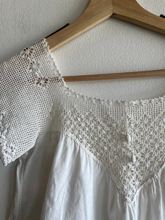 Vintage 1960/70’s Yoke Top Linen Crochet Blouse