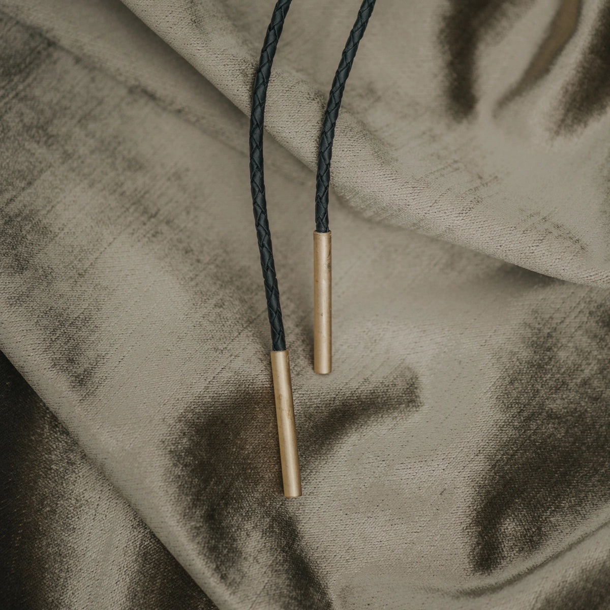 Commonform - Atlas Bolo Tie - La Lovely Vintage