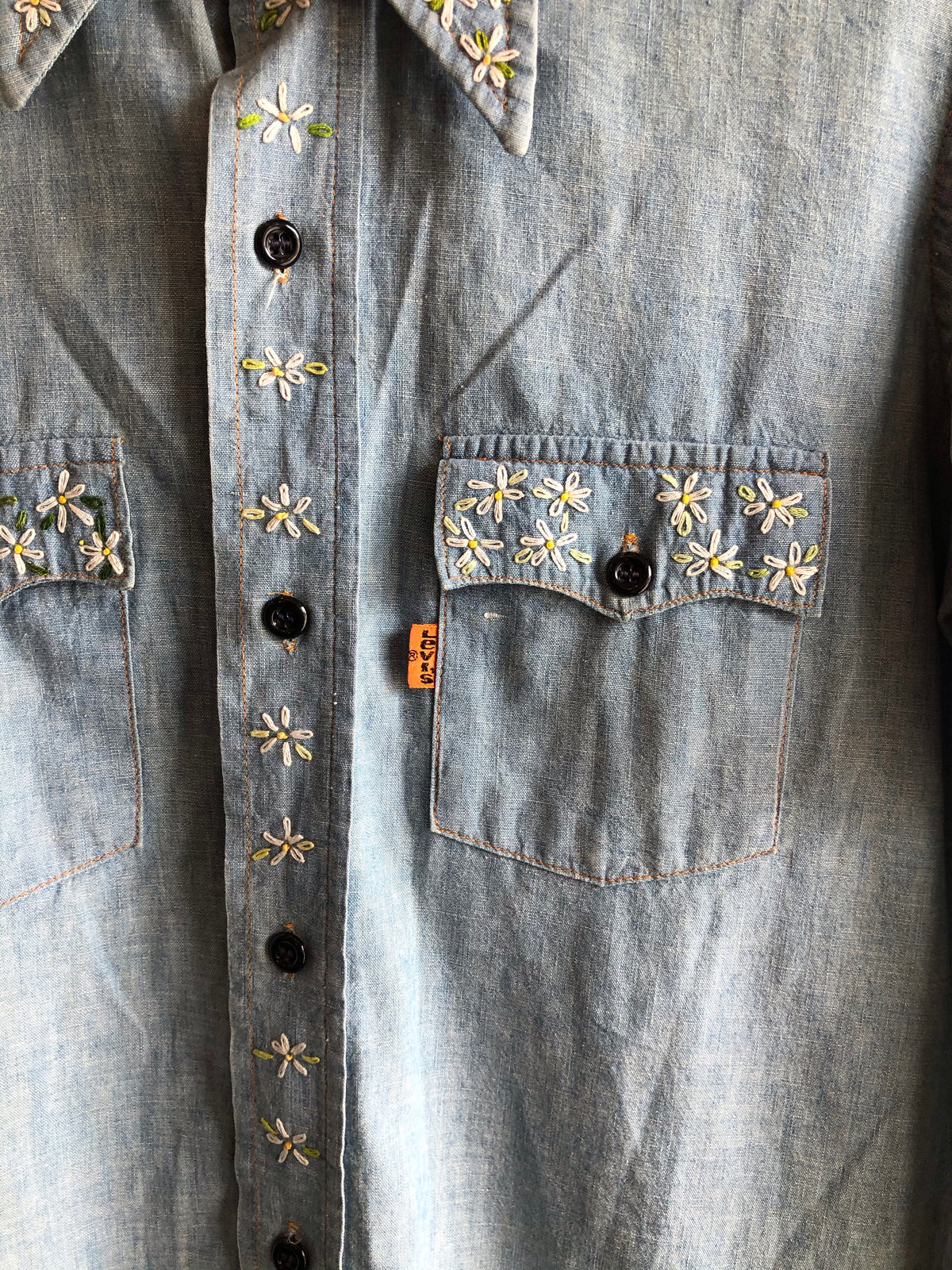 Vintage 1970’s Levi’s Embroidered Chambray Button-Up Shirt - La Lovely Vintage