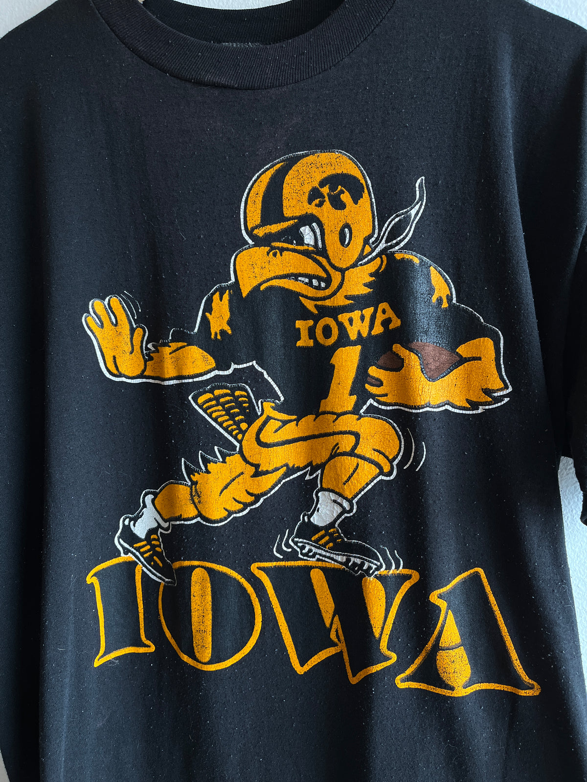 Vintage 1980’s Iowa Hawks T-Shirt - La Lovely Vintage