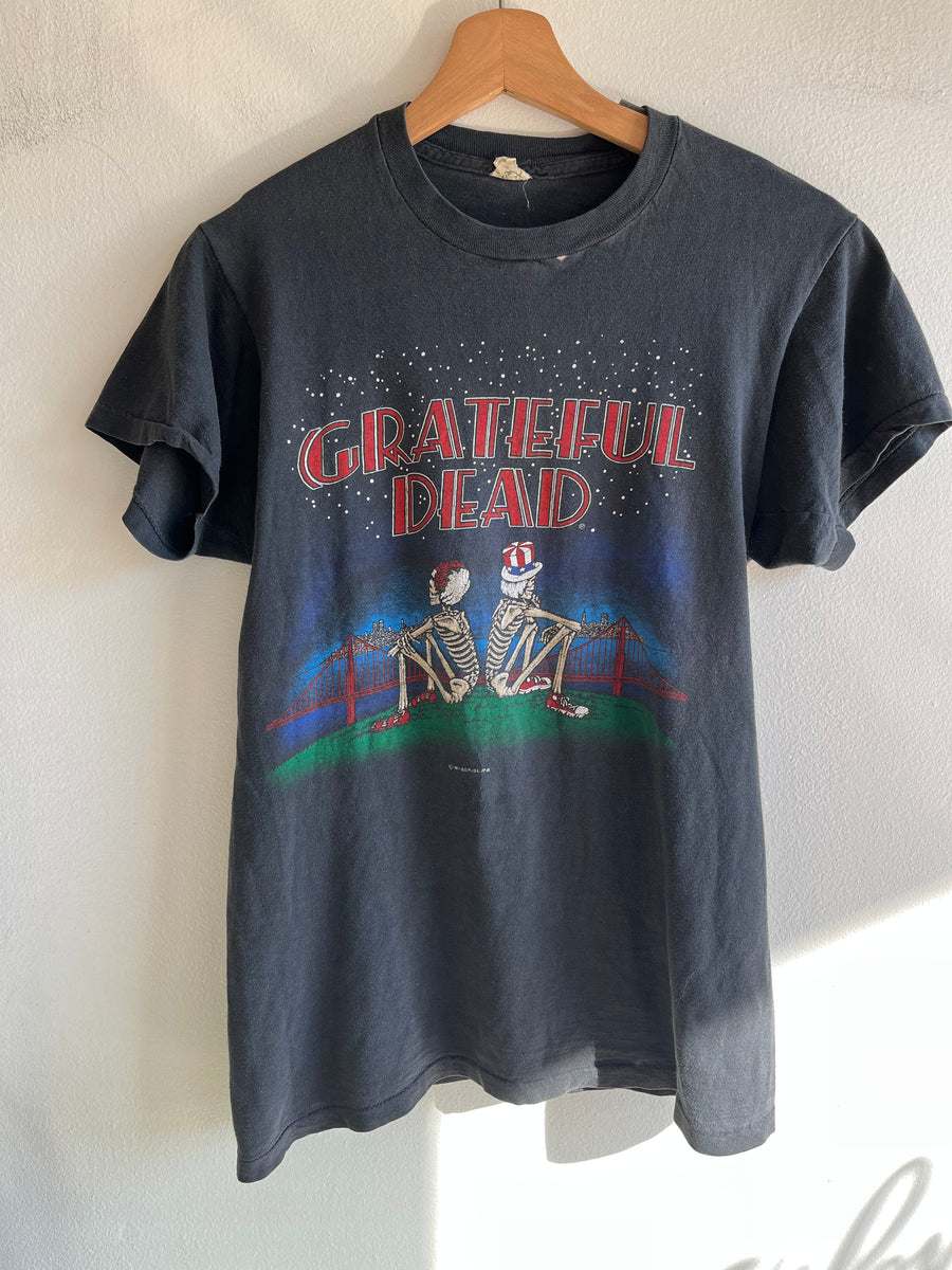 Vintage Grateful Dead 1981 Skeleton Golden Gate Bridge Concert T Shirt –  Black Shag Vintage