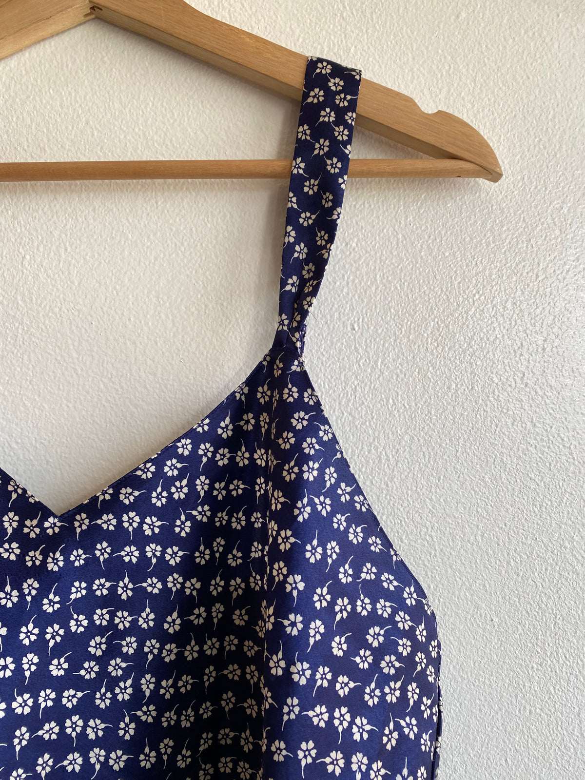 Vintage 90's Lingerie Cacique Navy & White Floral Tank Top - La Lovely Vintage 