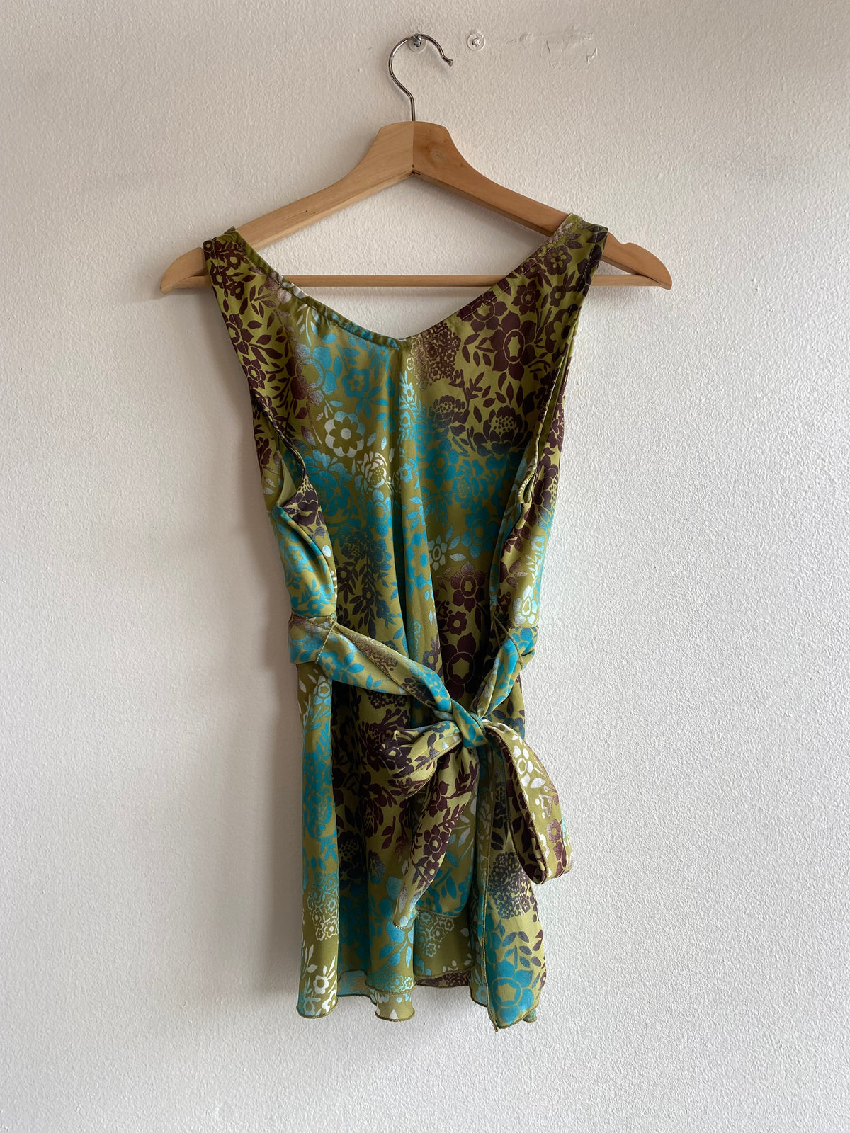 Y2K green and brown floral tie back tank top - La Lovely Vintage 