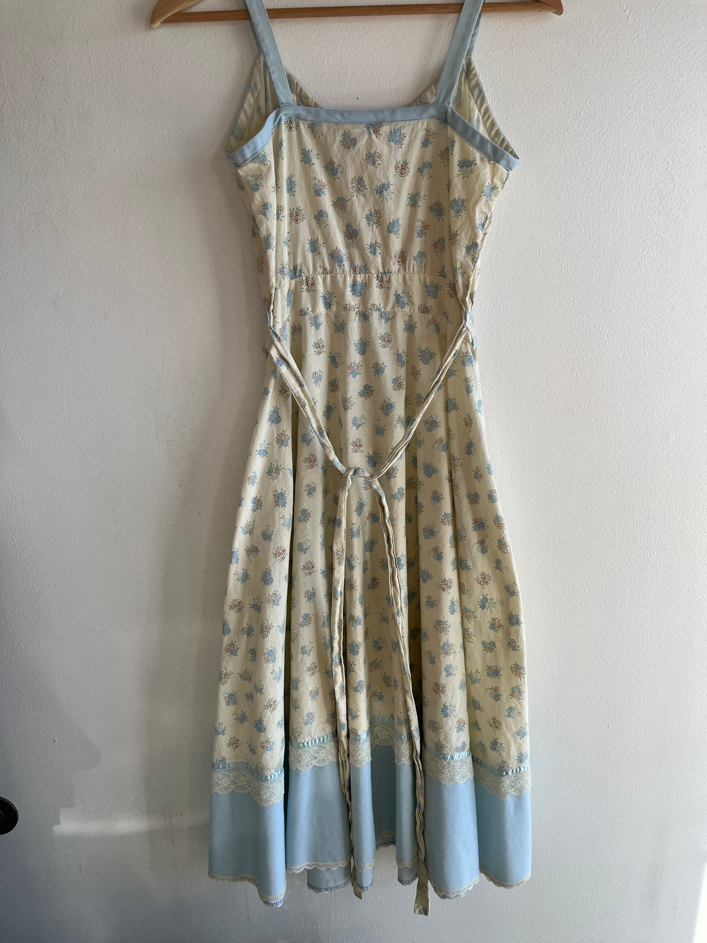 Vintage 1970’s Gunne Sax Sleeveless Floral Prarie Dress