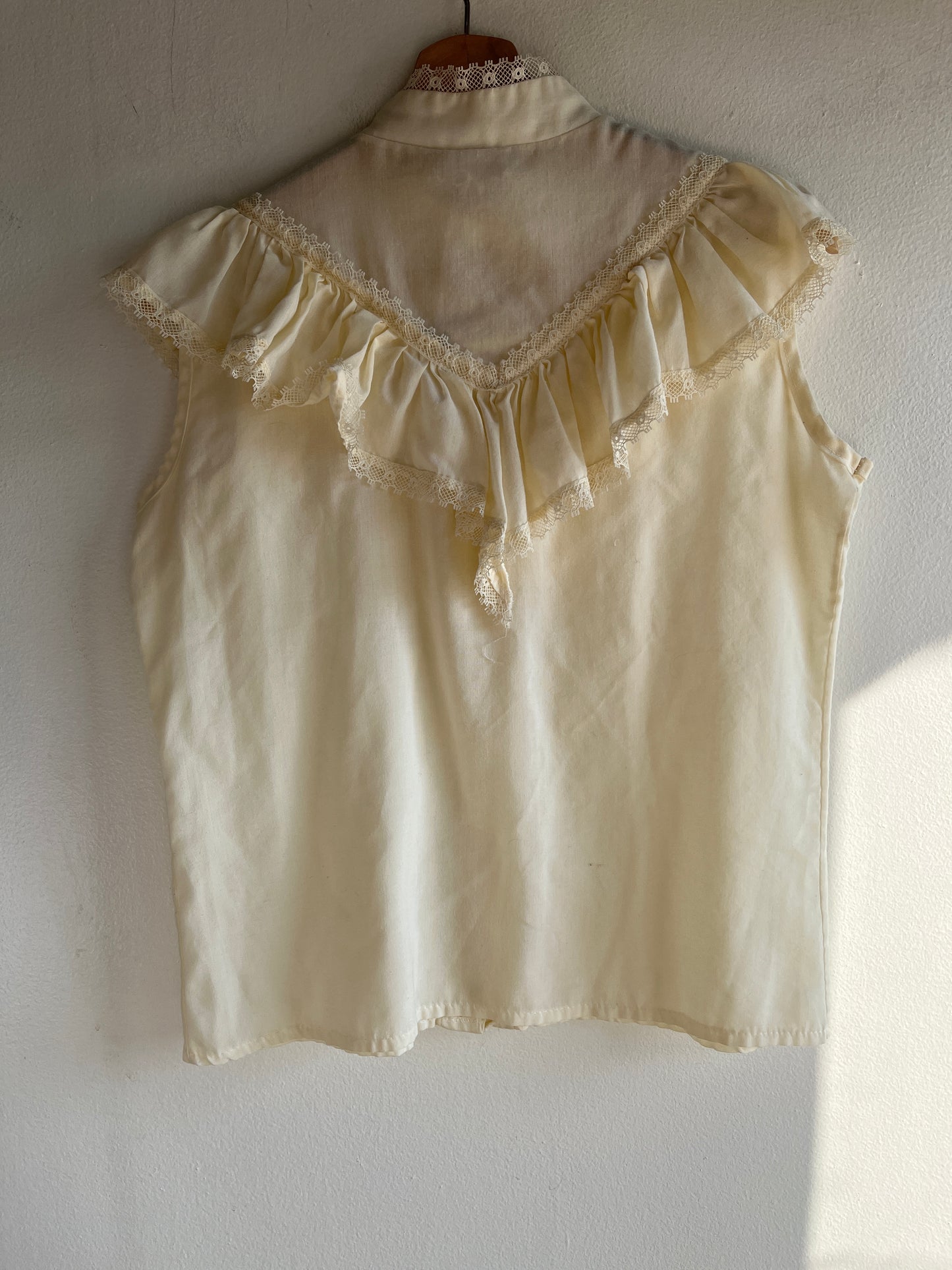Vintage 1970’s Sleeveless Ruffled Blouse