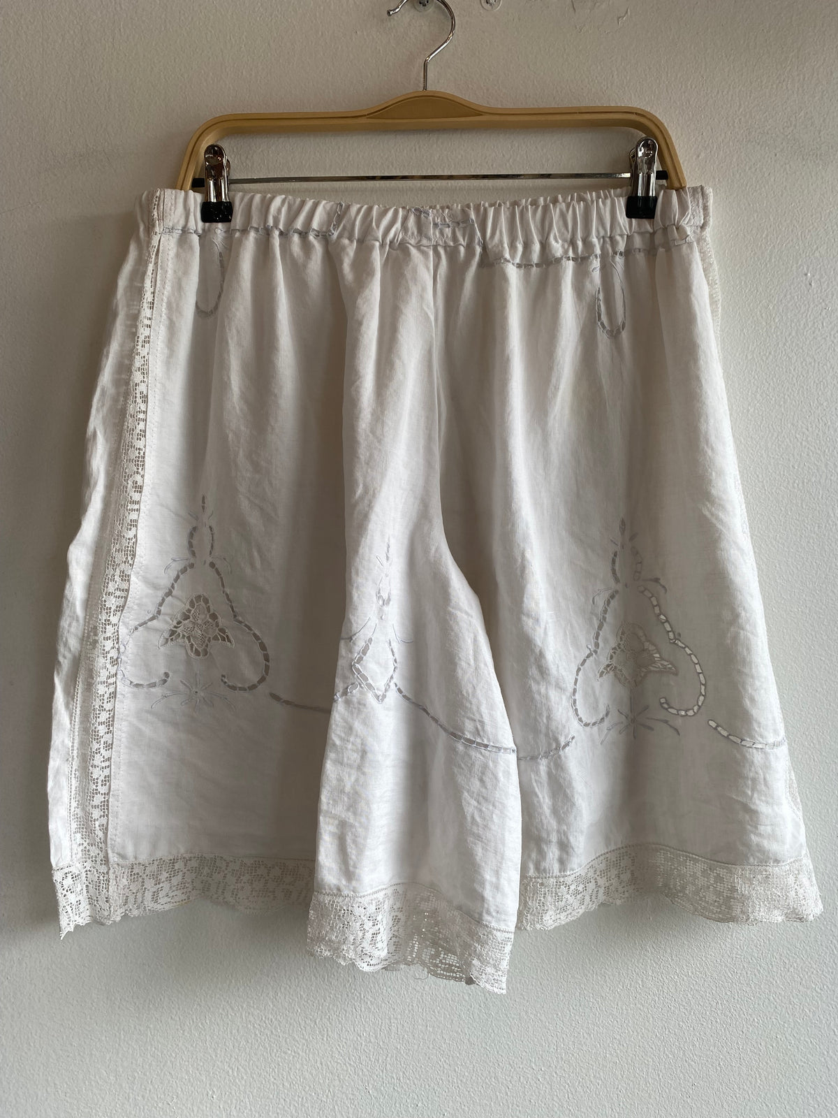 Handmade Vintage Tablecloth White Bermuda Shorts