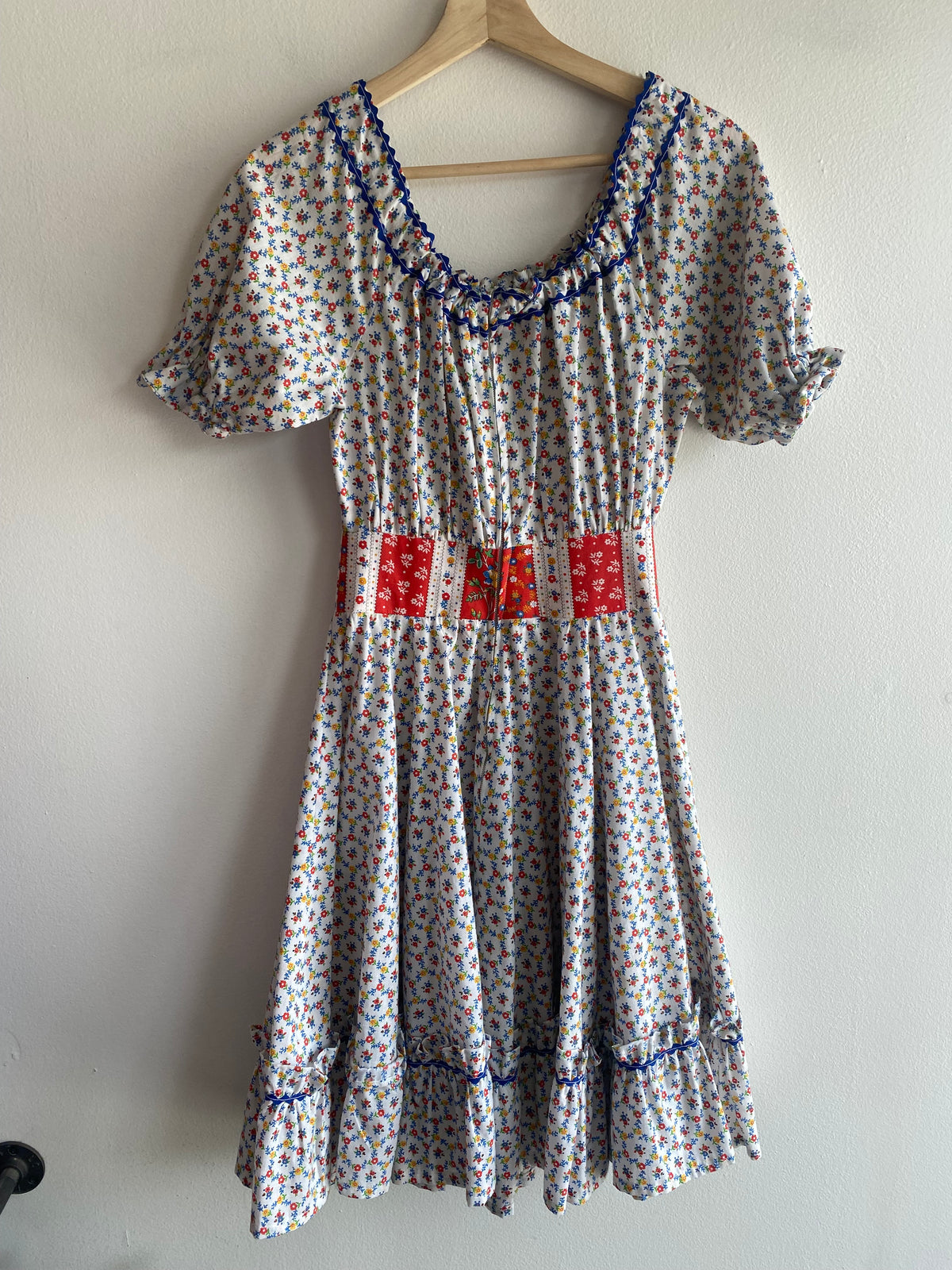 Vintage 1970’s Floral Scoop Neck Prairie Dress - La Lovely Vintage 