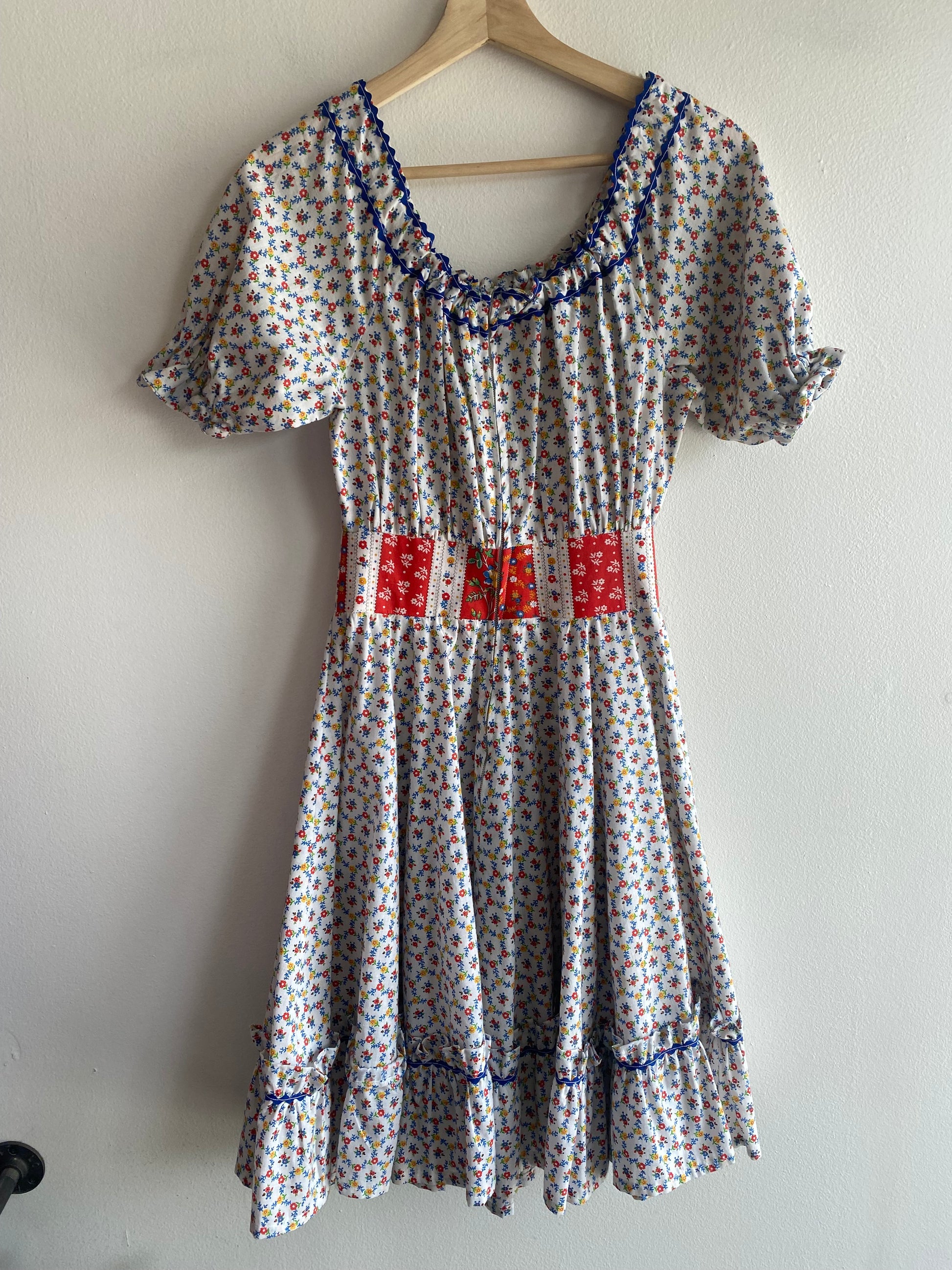 Vintage 1970’s Floral Scoop Neck Prairie Dress - La Lovely Vintage 