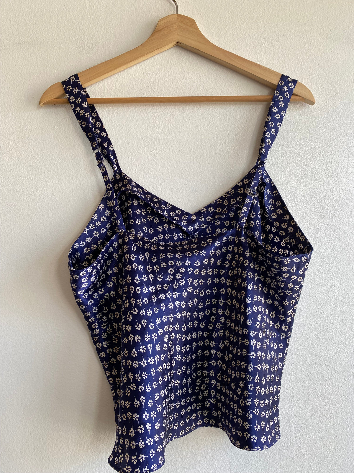 Vintage 90's Lingerie Cacique Navy & White Floral Tank Top - La Lovely Vintage 