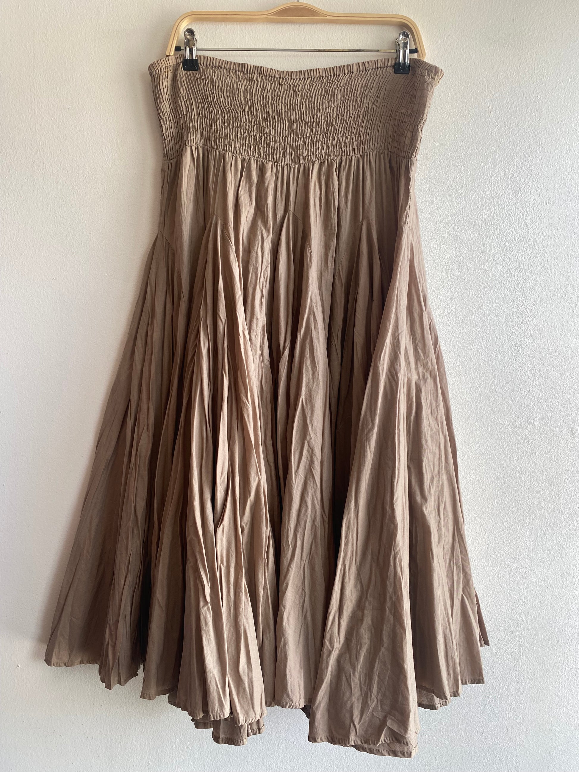 Y2K tan maxi skirt - La Lovely Vintage 