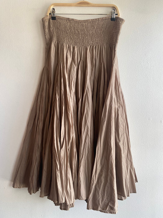 Y2K tan maxi skirt - La Lovely Vintage 