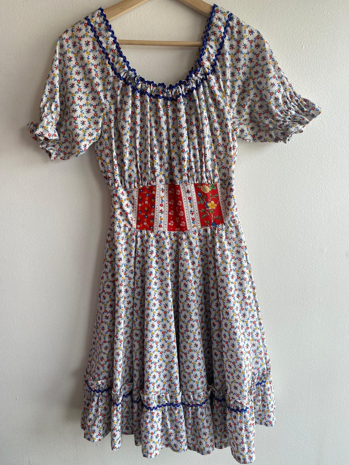 Vintage 1970’s Floral Scoop Neck Prairie Dress - La Lovely Vintage 