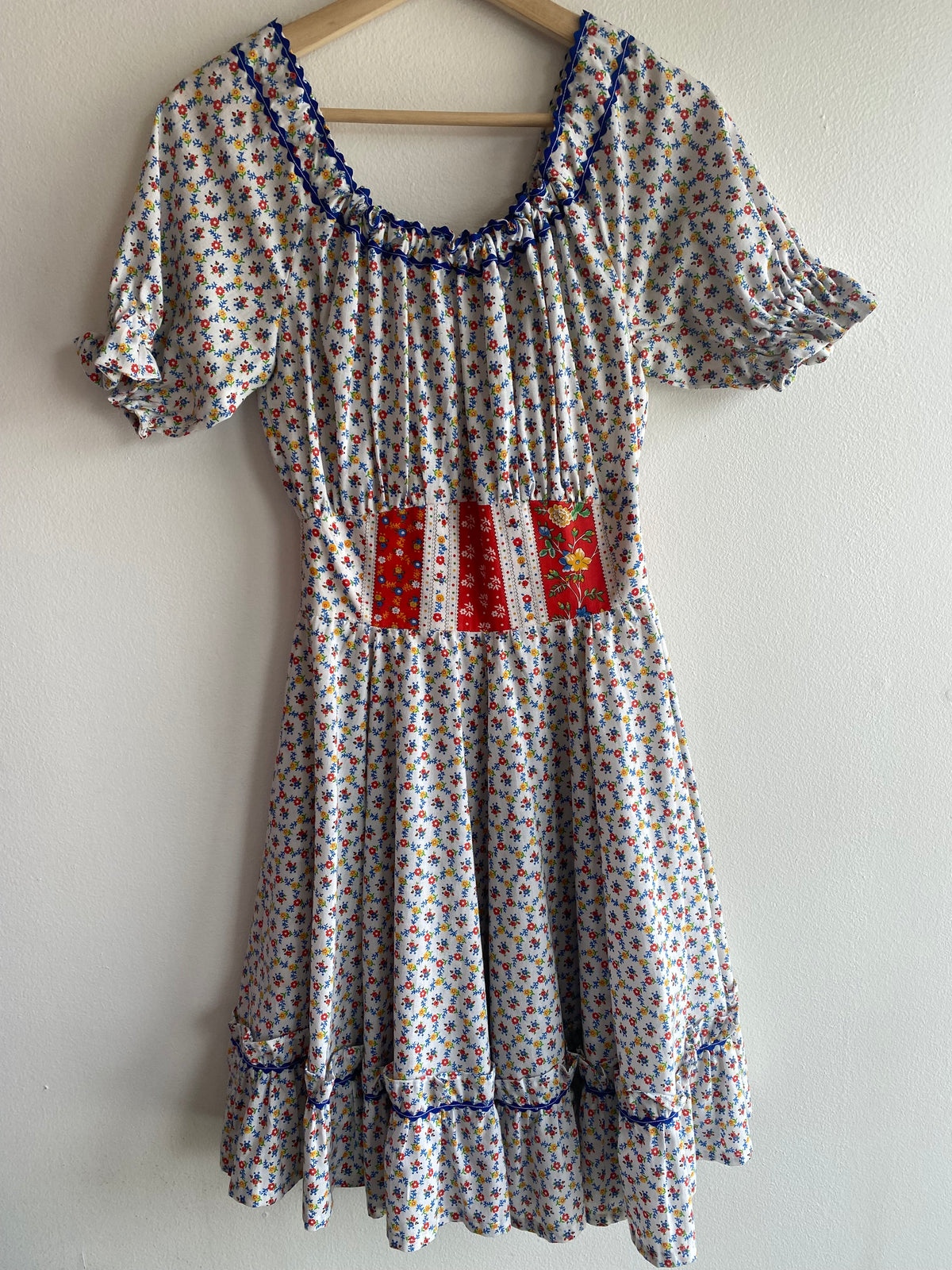 Vintage 1970’s Floral Scoop Neck Prairie Dress - La Lovely Vintage 