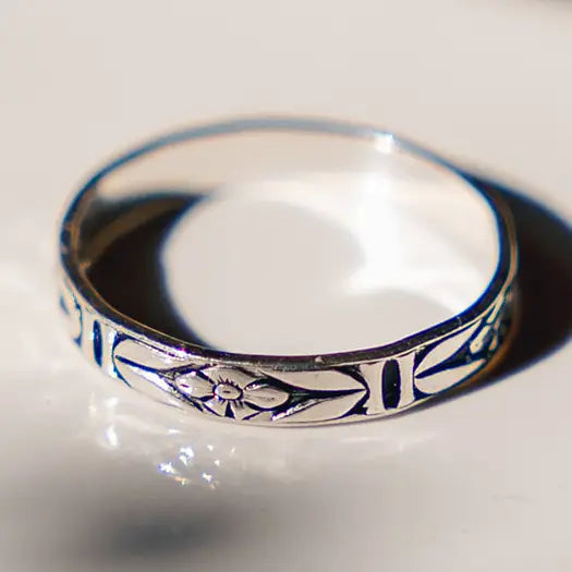 Breezi Mae - Floral Sterling Silver Stacker Band Ring - La Lovely Vintage 