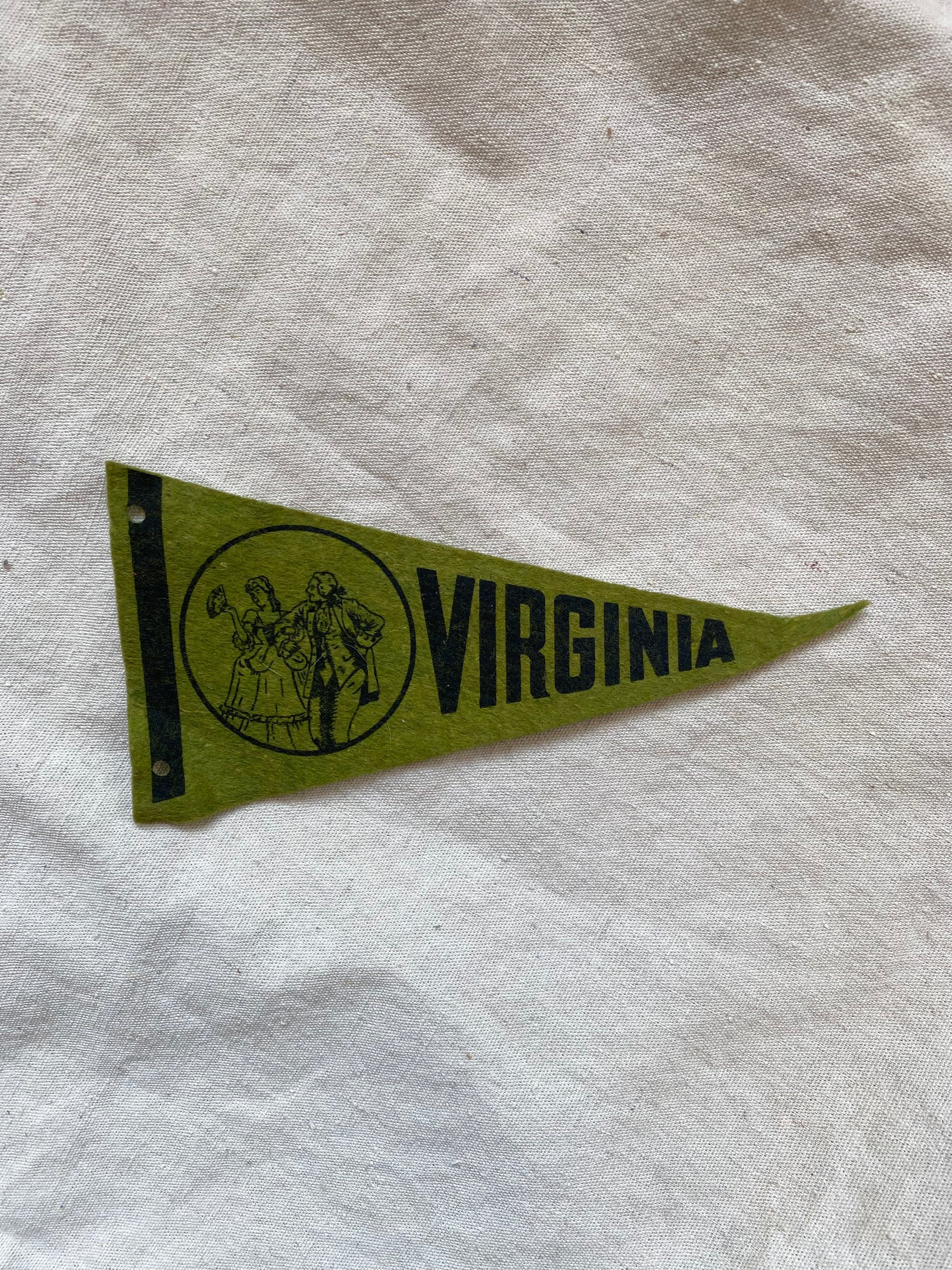 Vintage 1950's/1960's Virginia Colonial Mini Pennant - La Lovely Vintage 