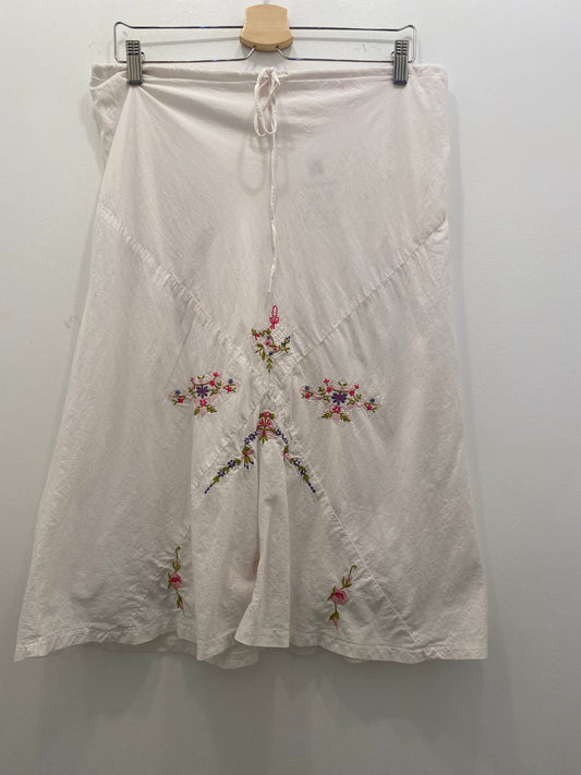 Vintage Y2K Monteau White Embroidered Midi Skirt