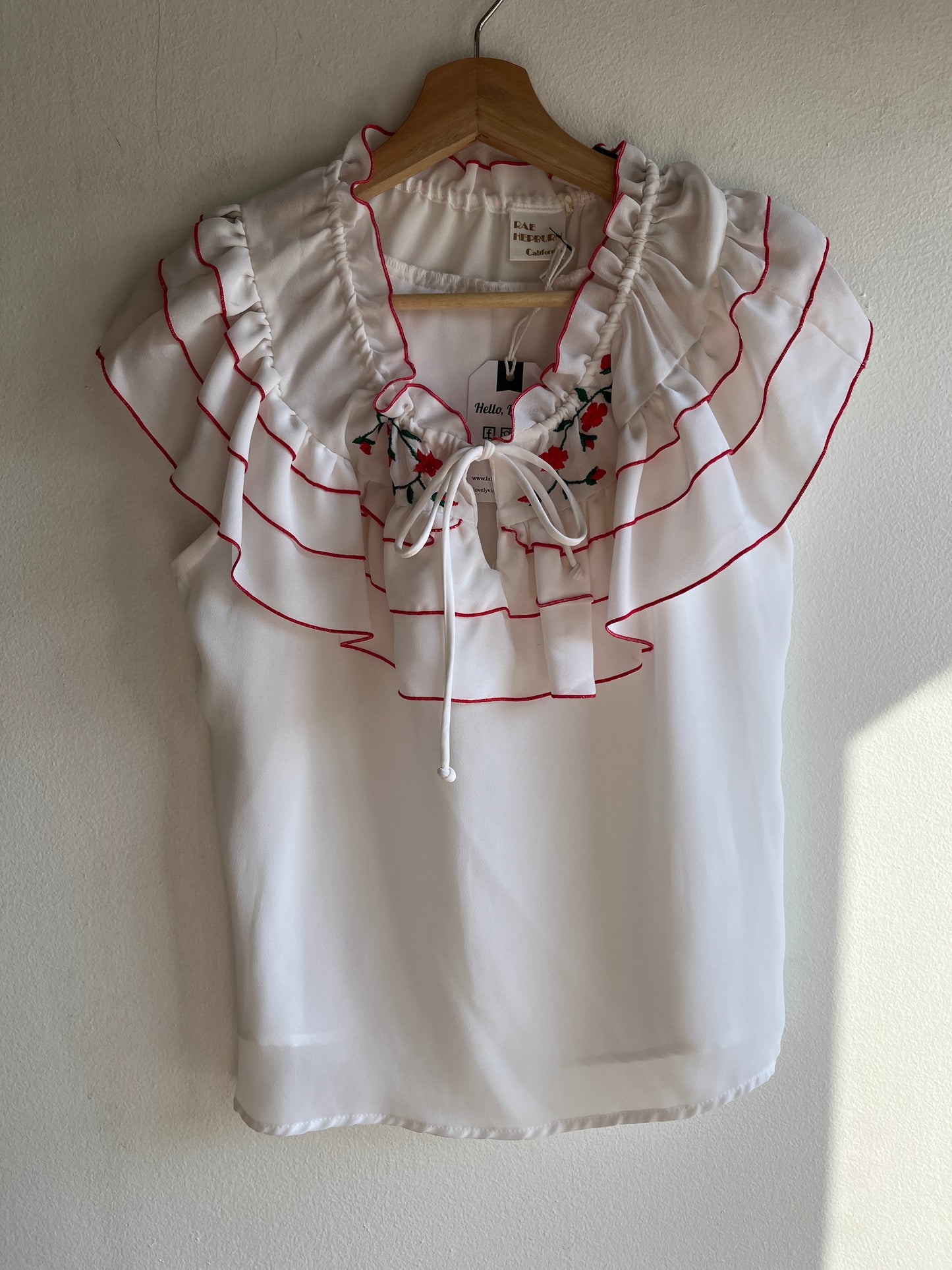Vintage 1970’s Sleeveless Ruffled Blouse - La Lovely Vintage 