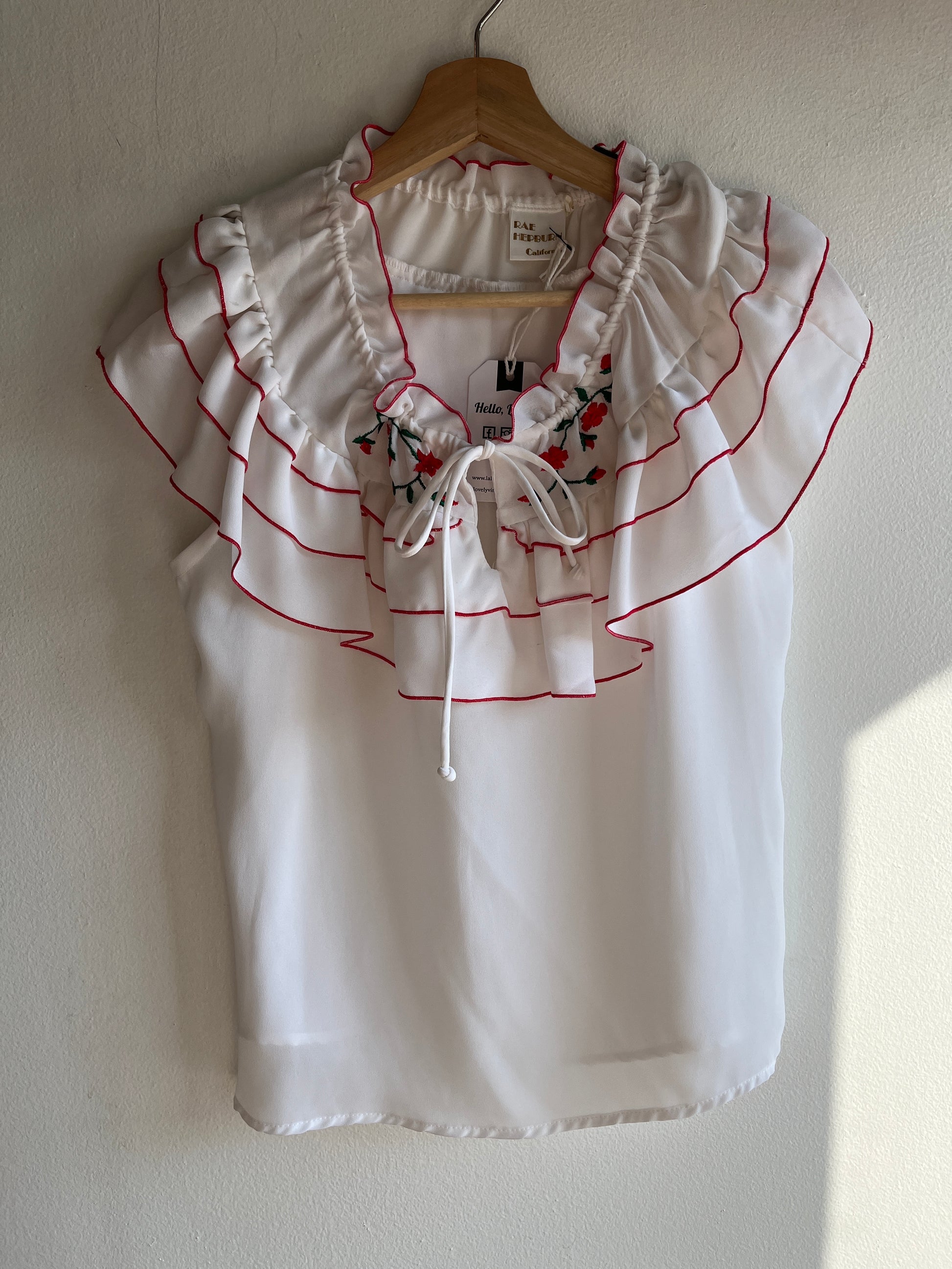Vintage 1970’s Sleeveless Ruffled Blouse - La Lovely Vintage 