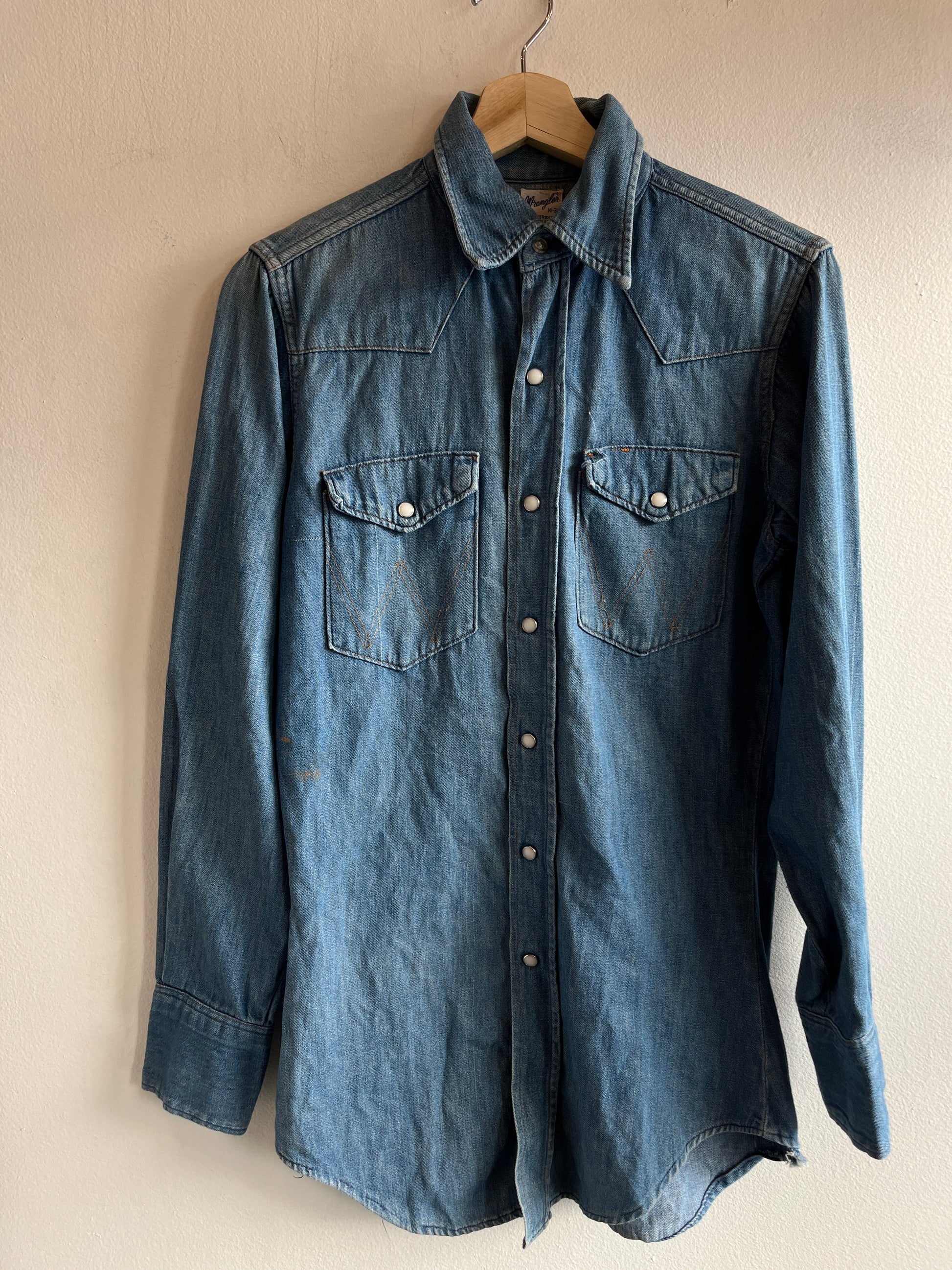 Vintage 1960’s Wrangler Embroidered Denim Pearl Snap Shirt - La Lovely Vintage 