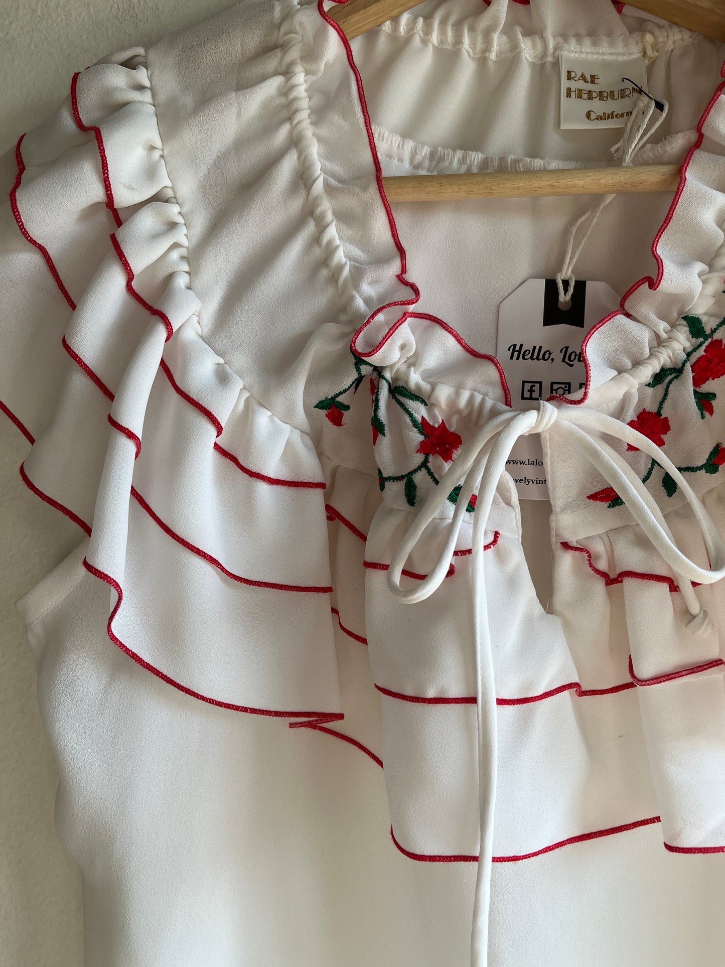 Vintage 1970’s Sleeveless Ruffled Blouse - La Lovely Vintage 