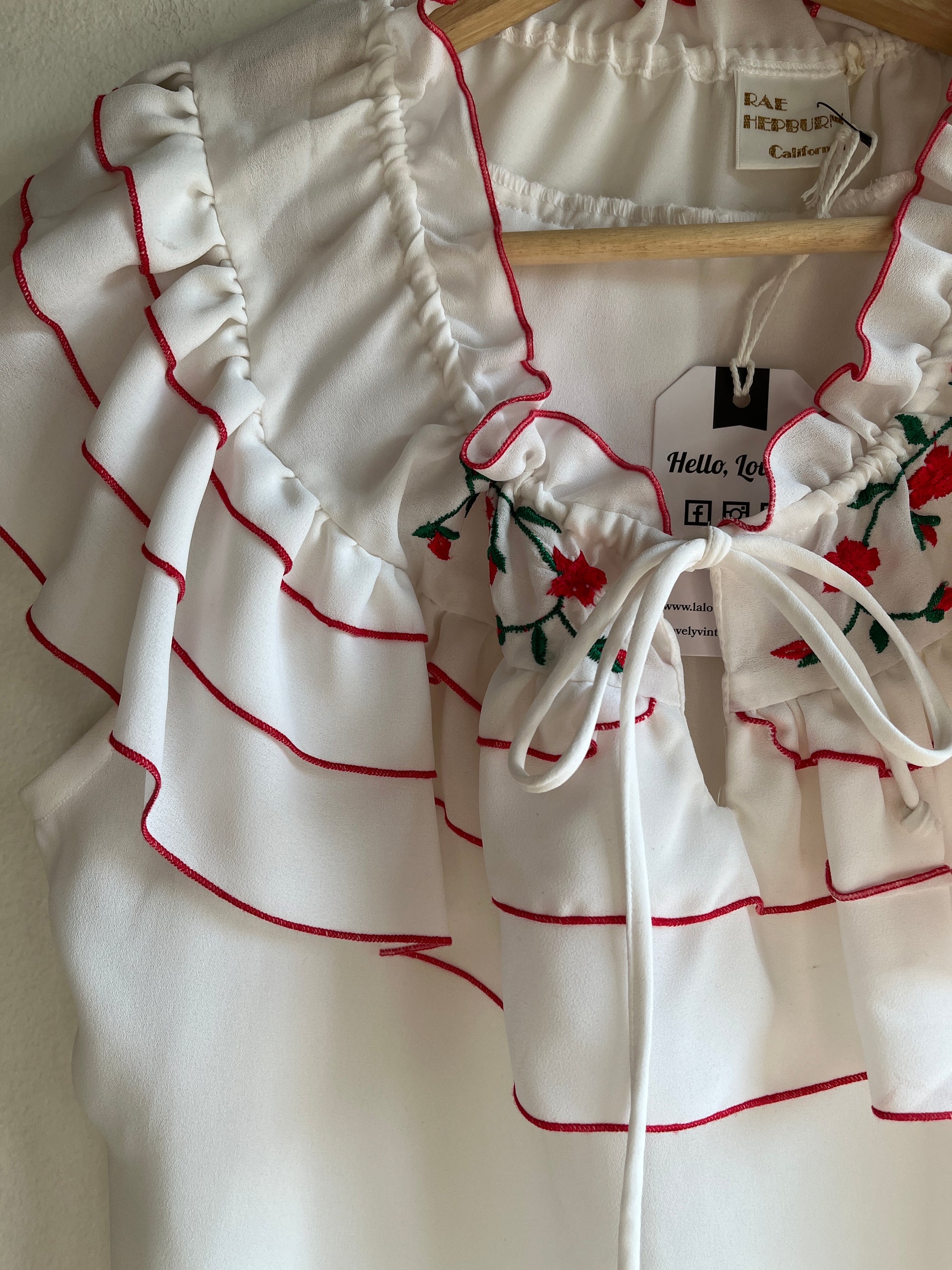 Vintage 1970’s Sleeveless Ruffled Blouse - La Lovely Vintage 