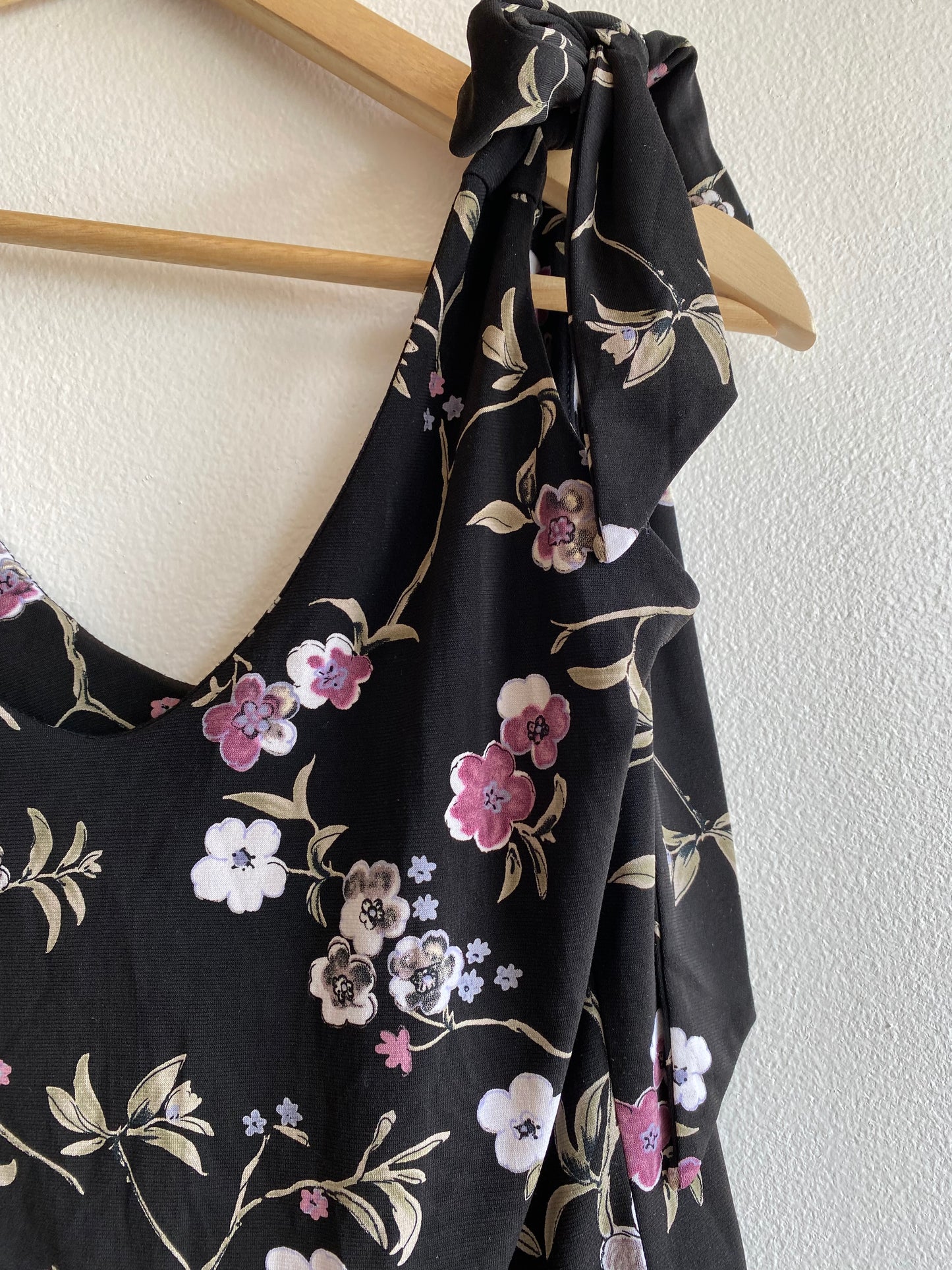 Vintage Y2K Guess Jeans Black & Purple Floral Tank Top
