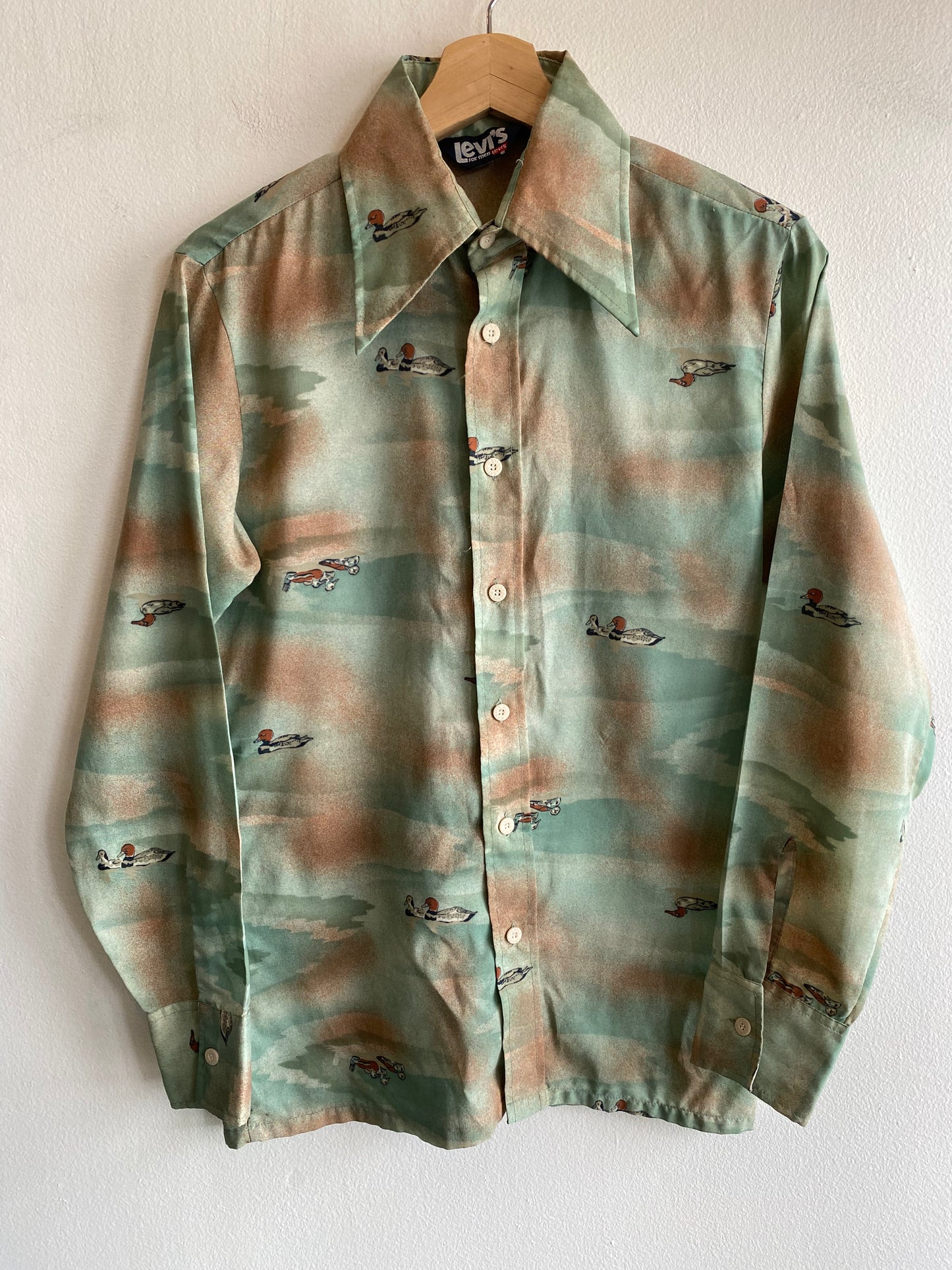 Vintage 1970’s Levi’s Duck Themed Button Up Shirt