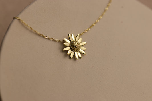 Daisy Necklace by La Lovely - La Lovely Vintage 