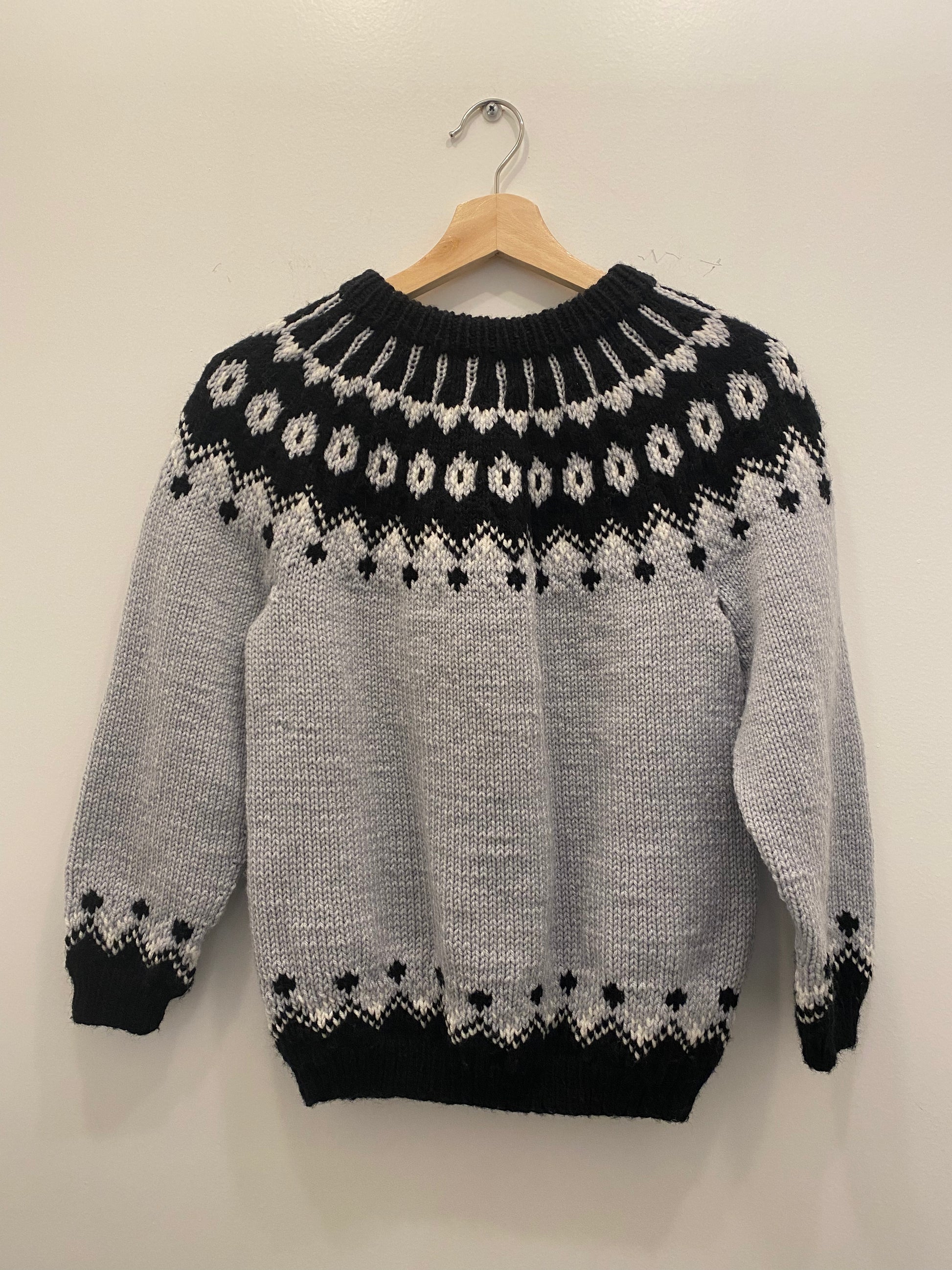 70s hand knit grey and black Nordic sweater - La Lovely Vintage 