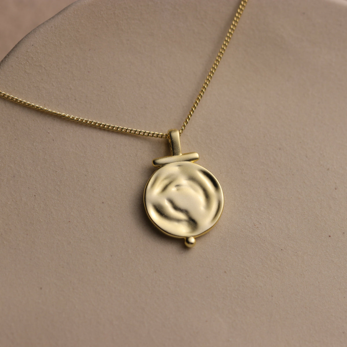 Matte Circle Medallion Necklace - La Lovely Vintage 