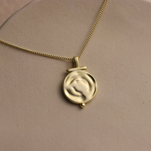 Matte Circle Medallion Necklace - La Lovely Vintage 