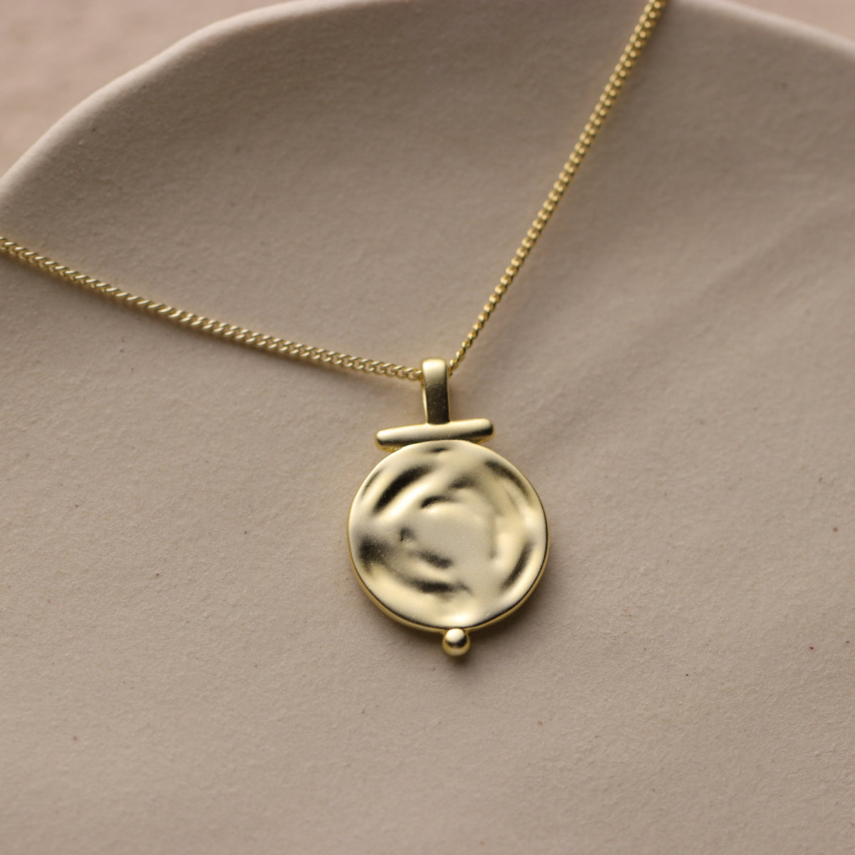 Matte Circle Medallion Necklace - La Lovely Vintage 