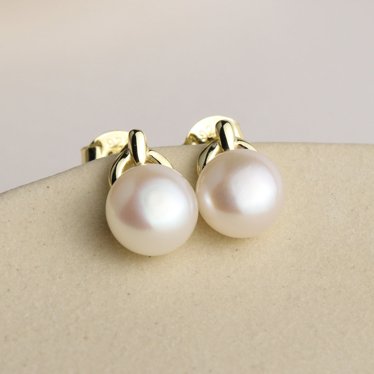 Pearl Stud Earrings - La Lovely Vintage 