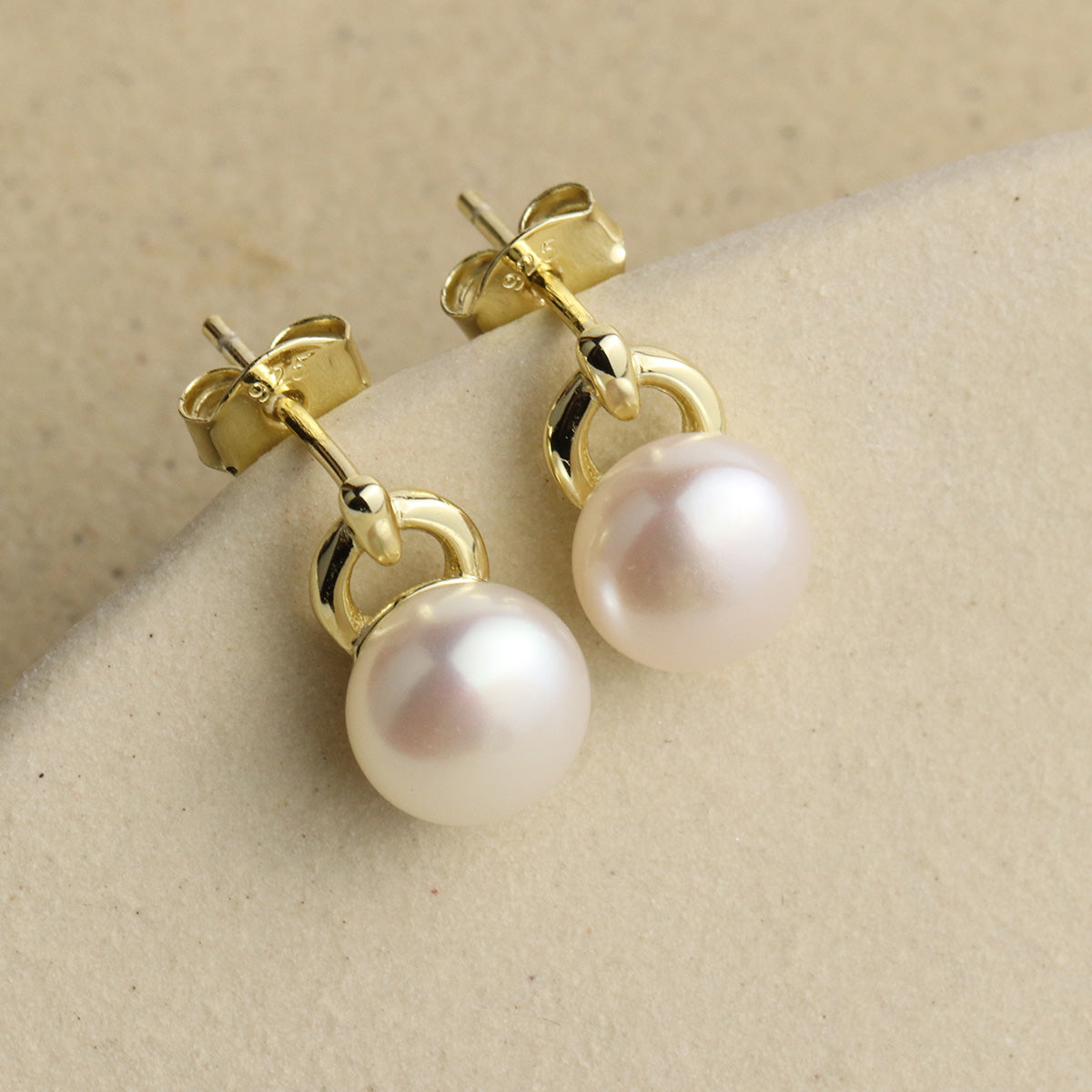 Pearl Stud Earrings - La Lovely Vintage 