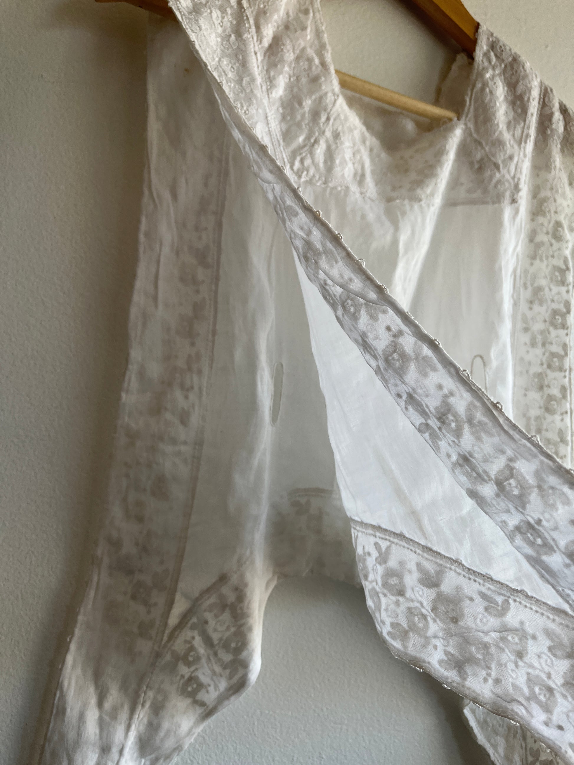 Vintage Edwardian Sleeveless White Blouse - La Lovely Vintage 