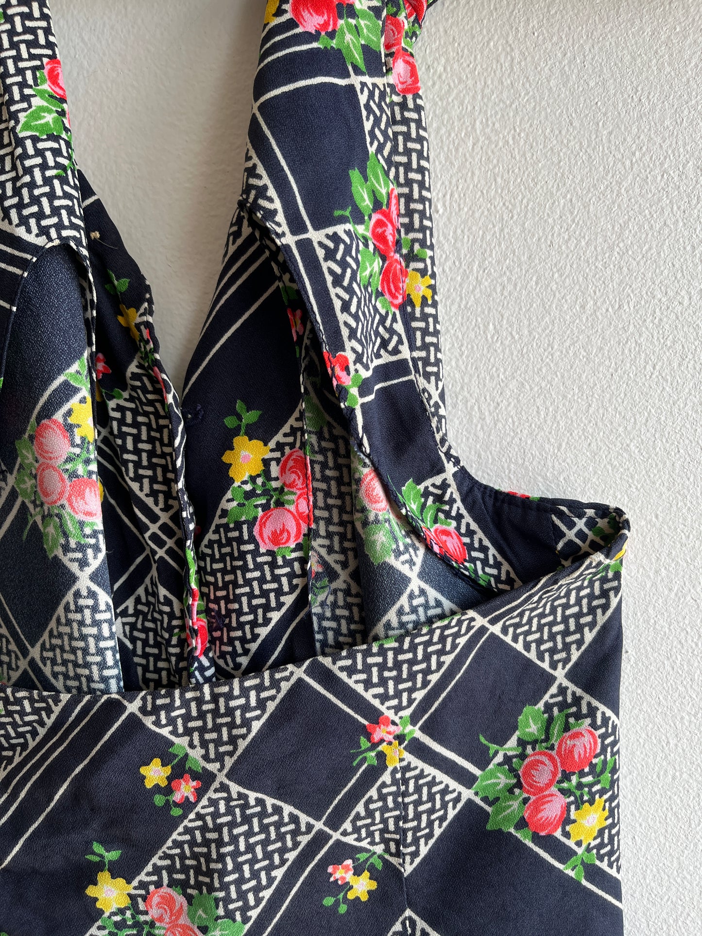 Vintage 1960/70’s Cut-Out Floral Blouse - La Lovely Vintage 