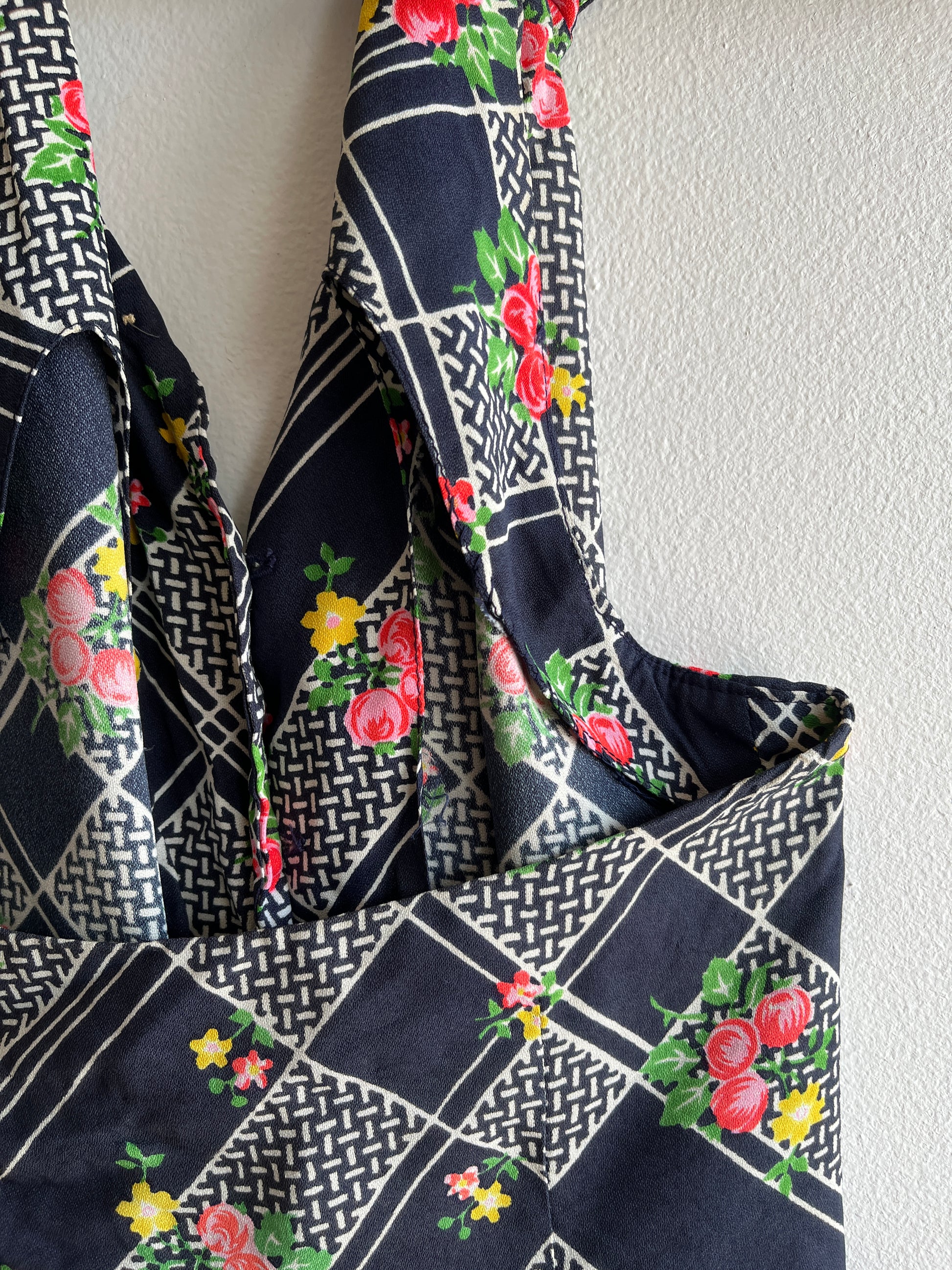 Vintage 1960/70’s Cut-Out Floral Blouse - La Lovely Vintage 