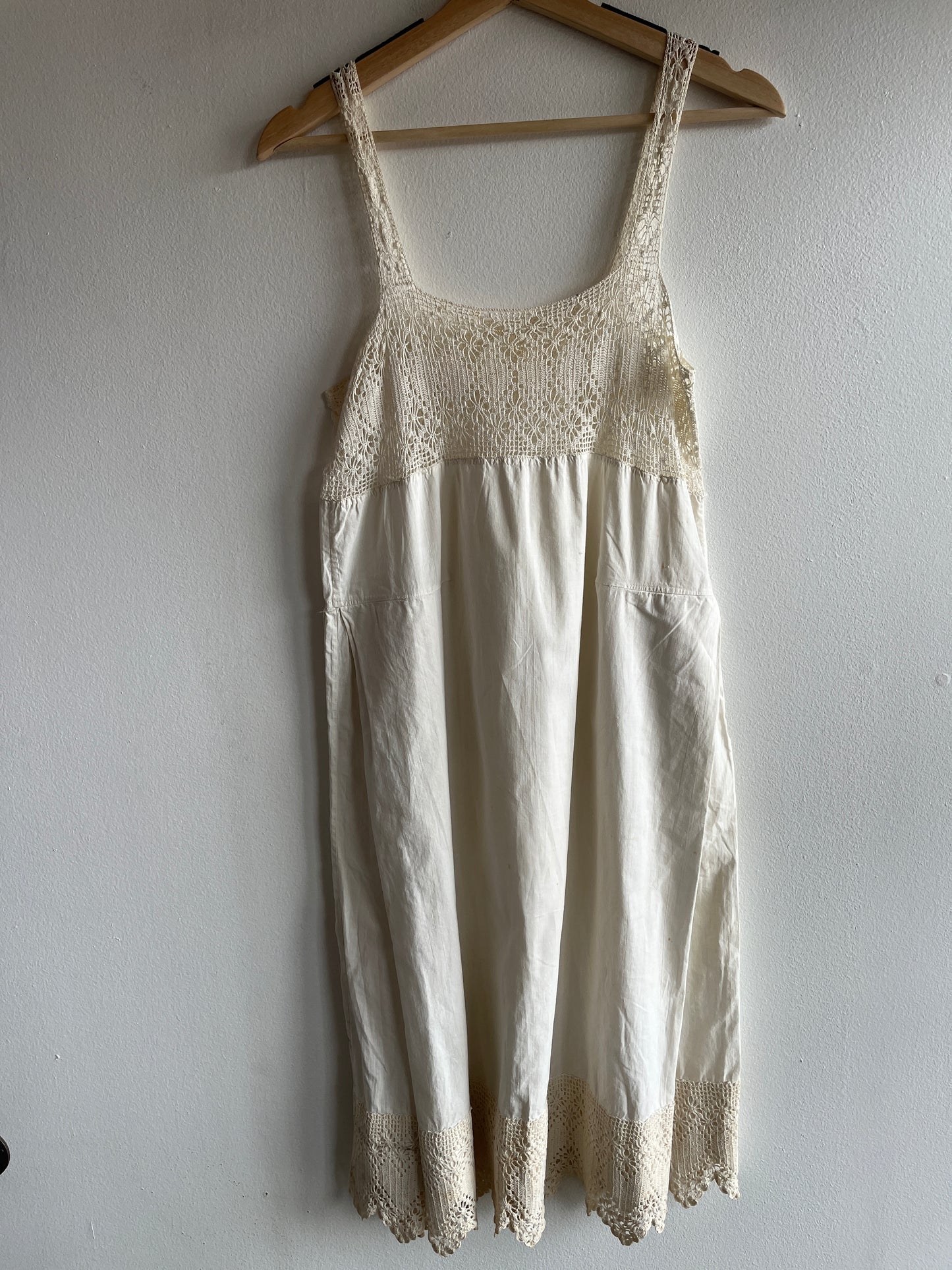 Vintage Linen and Crochet Dress - La Lovely Vintage 