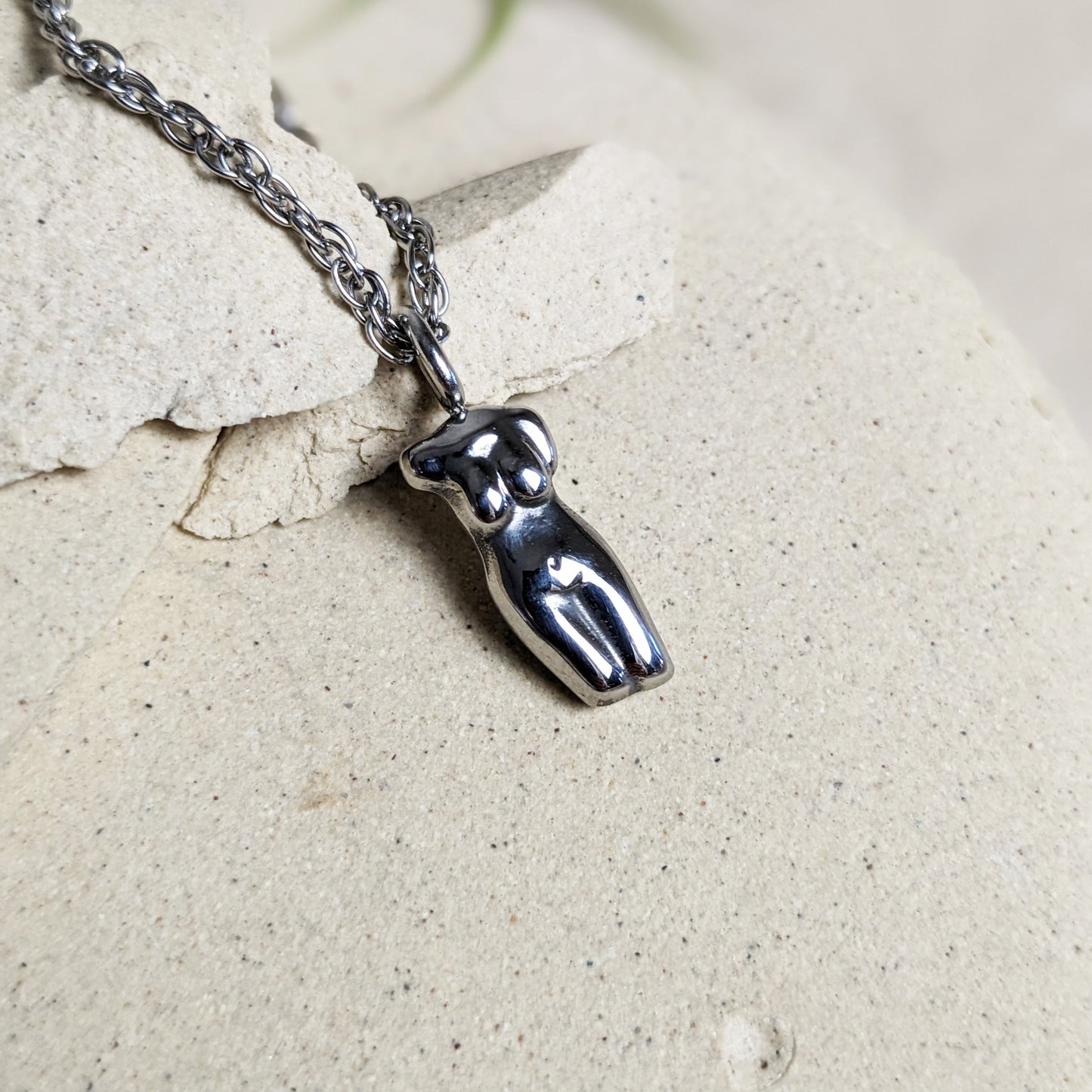 Body Form Divine Feminine Pendant Necklace By La Lovely - La Lovely Vintage 