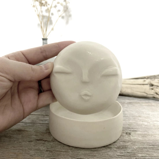 Okini Ceramics - Moon Face Jar w/ lid