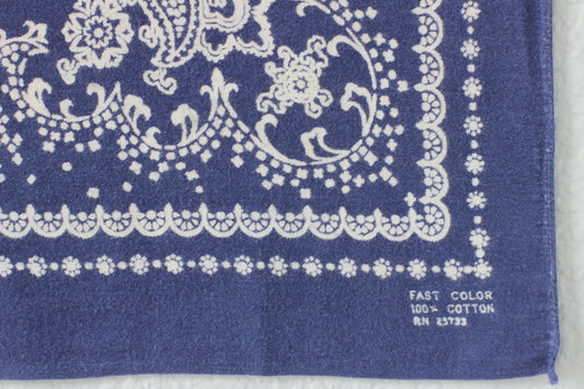 Vintage Single Selvedge Fast Color Bandana RN#23733 - La Lovely Vintage 