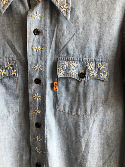 Vintage 1970’s Levi’s Embroidered Chambray Button-Up Shirt - La Lovely Vintage 