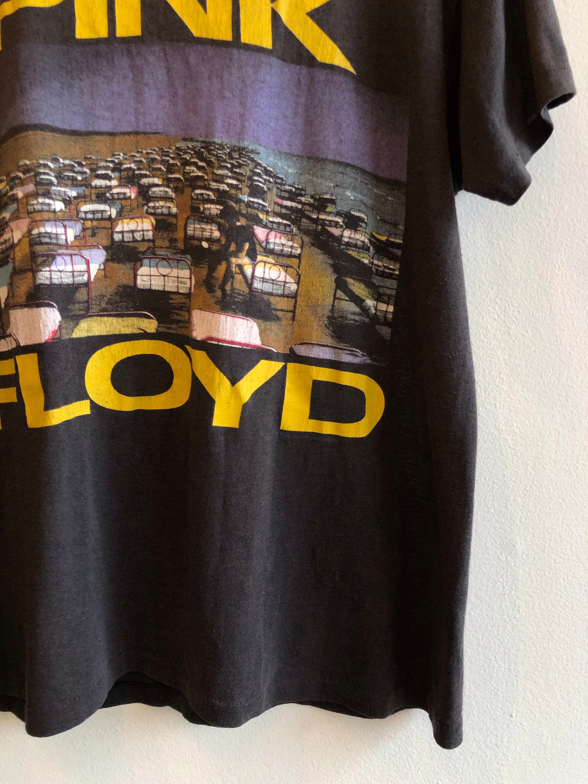 Vintage 1987 Pink Floyd offers World Tour Concert t-shirt