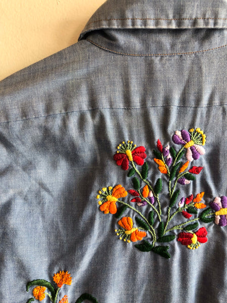 Vintage 1970’s Wrangler Embroidered Chambray Button Up