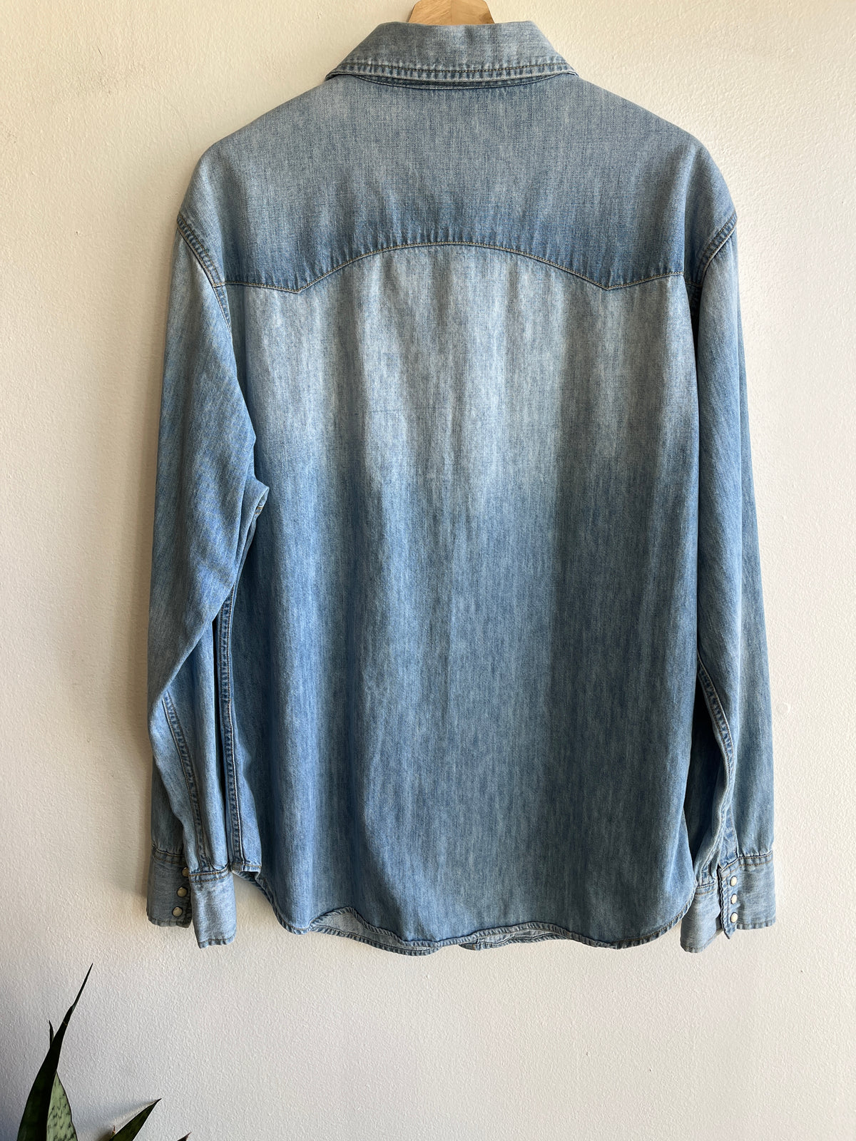 Vintage 1970’s Denim Western Pearl Snap Shirt - La Lovely Vintage 
