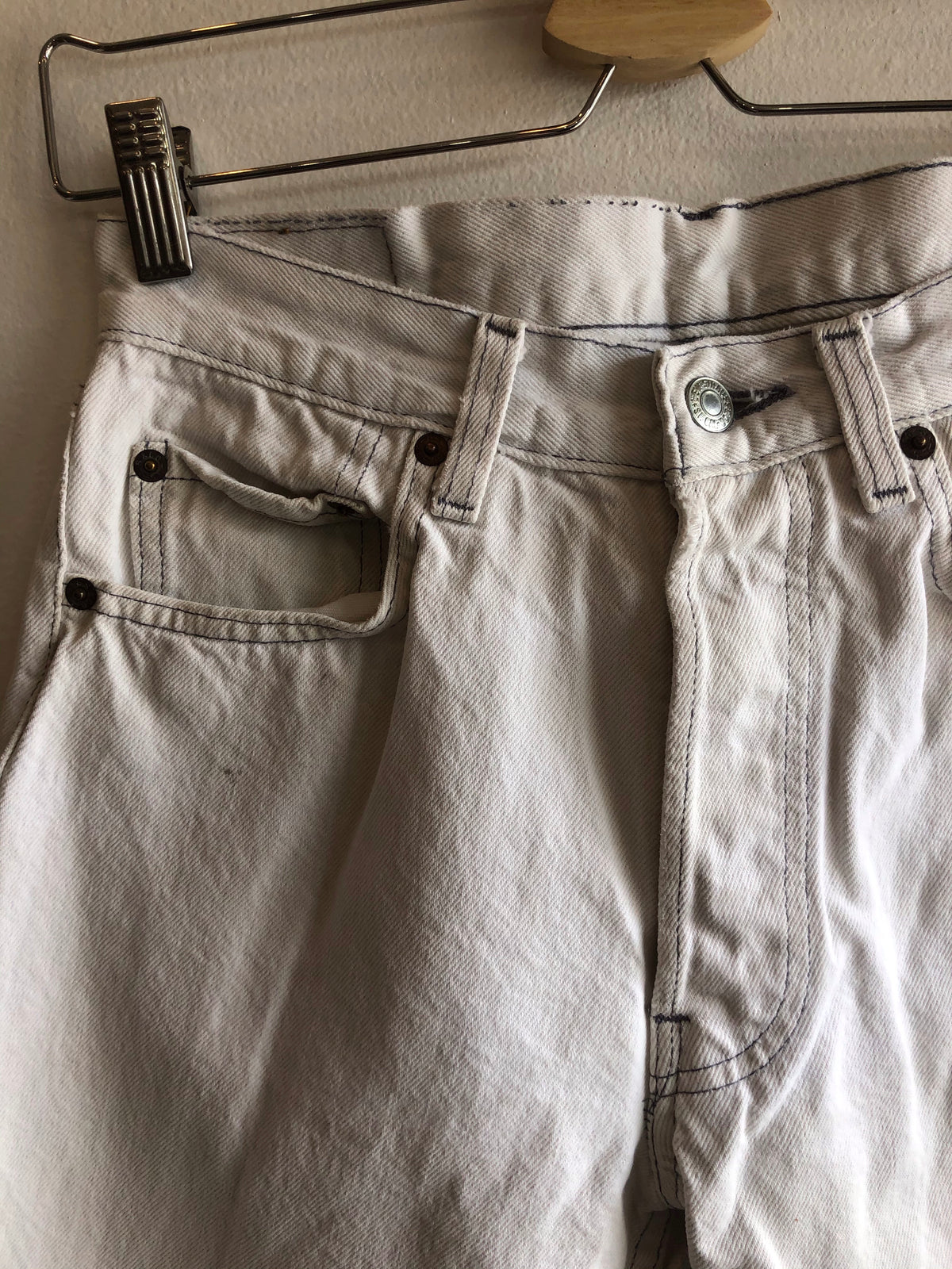 Vintage 1980’s Contrast Stitch White Denim Levi’s 501 Jeans - La Lovely Vintage 