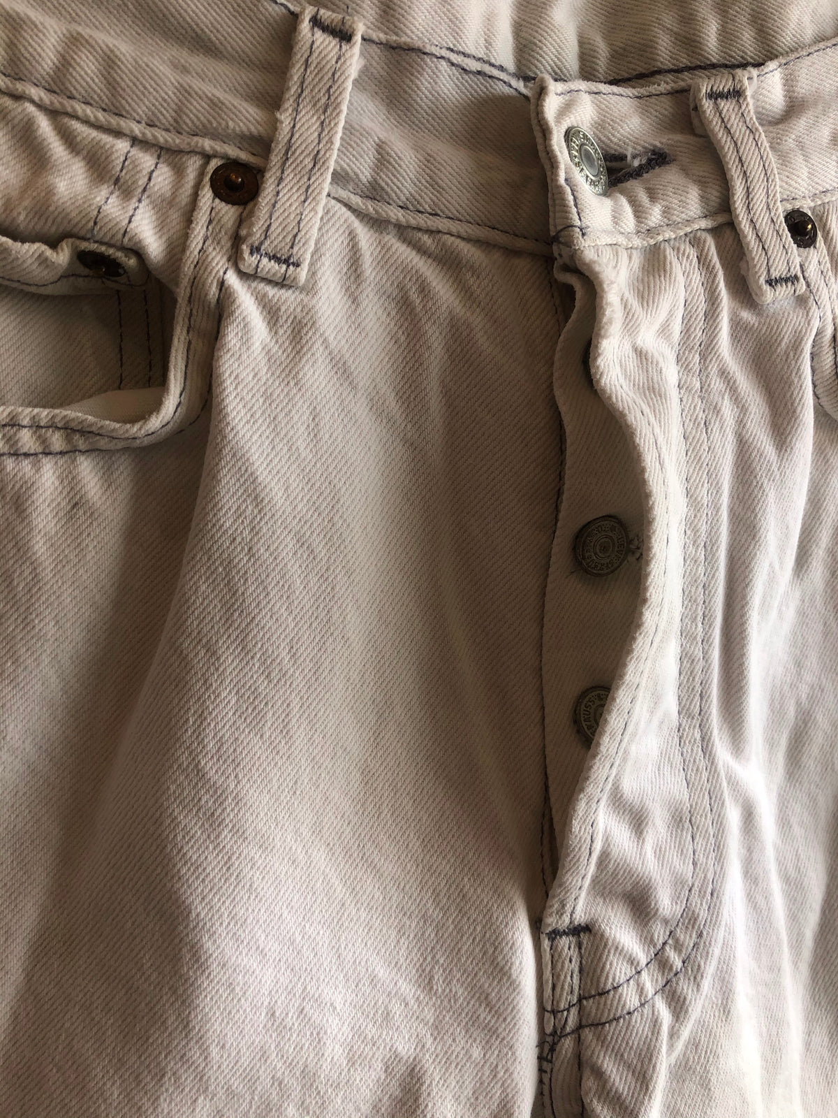 Vintage 1980’s Contrast Stitch White Denim Levi’s 501 Jeans - La Lovely Vintage 