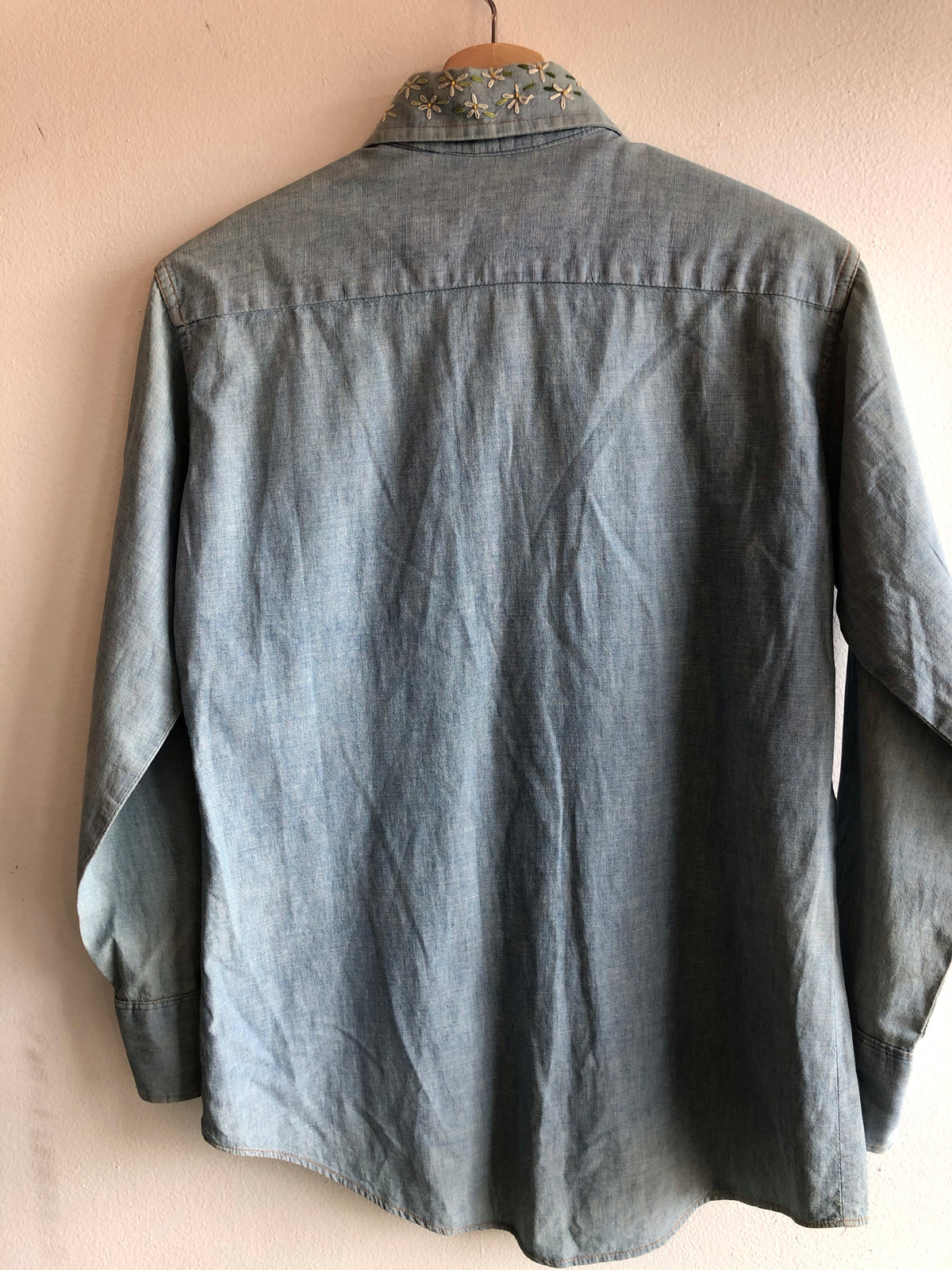 Vintage 1970’s Levi’s Embroidered Chambray Button-Up Shirt - La Lovely Vintage 